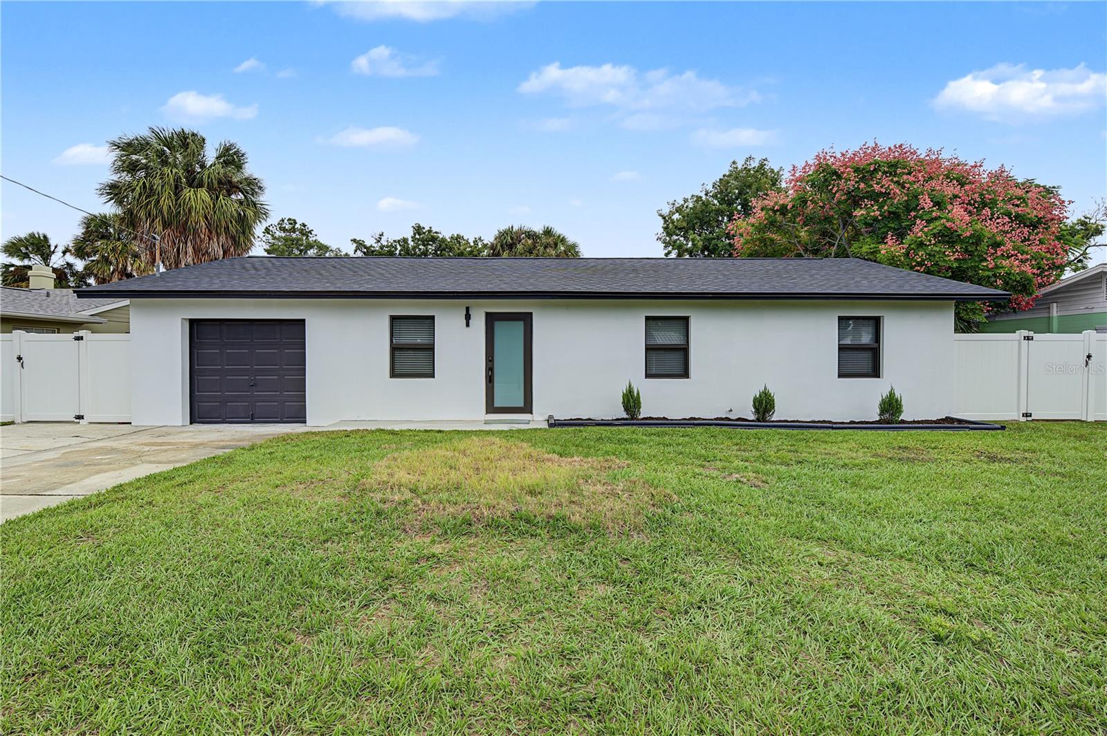 Single Family Residence at 5007 SHETLAND AVE, TAMPA, photo 4 of 35