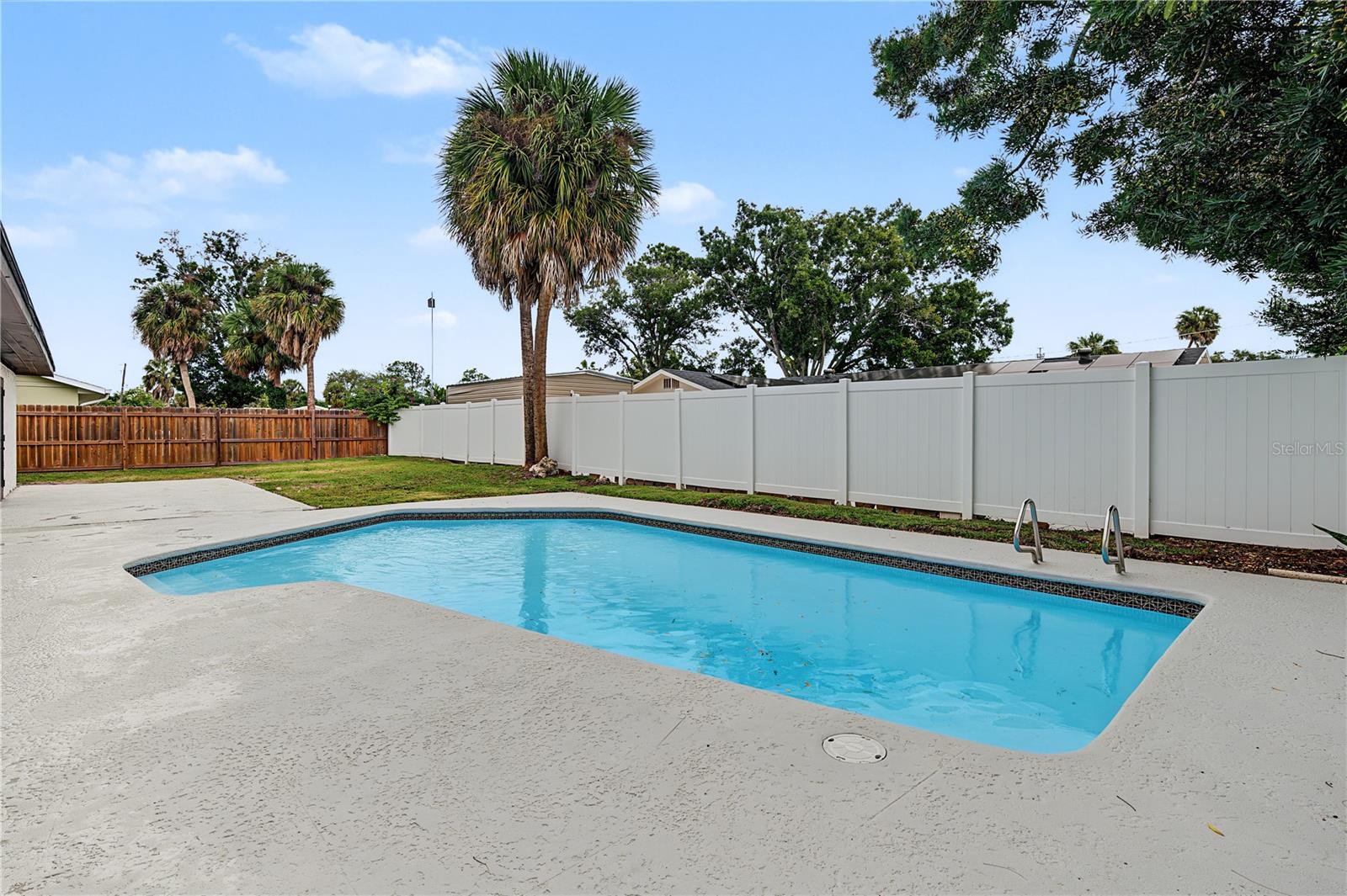 Single Family Residence at 5007 SHETLAND AVE, TAMPA, photo 6 of 35