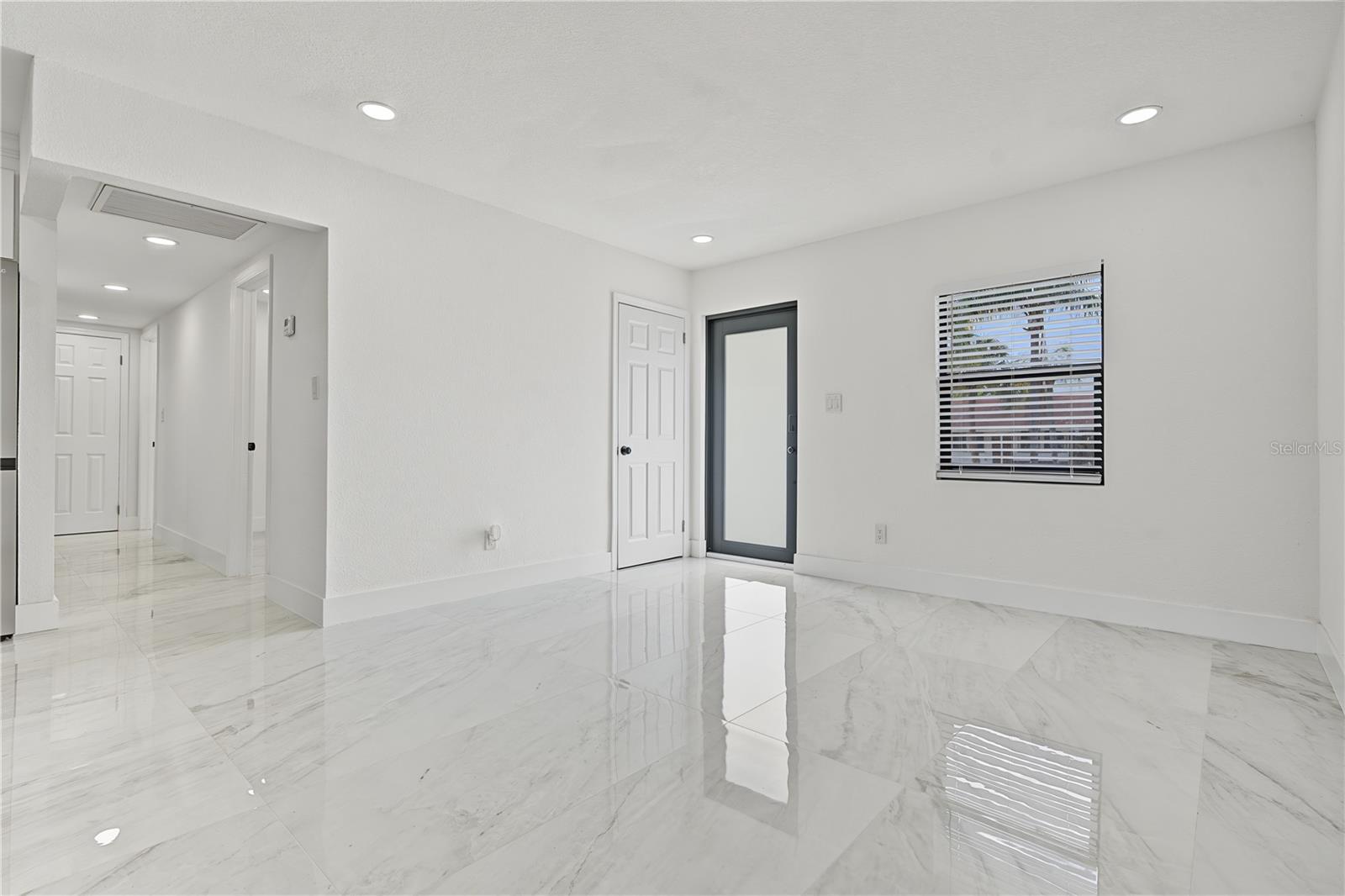 Single Family Residence at 5007 SHETLAND AVE, TAMPA, photo 7 of 35