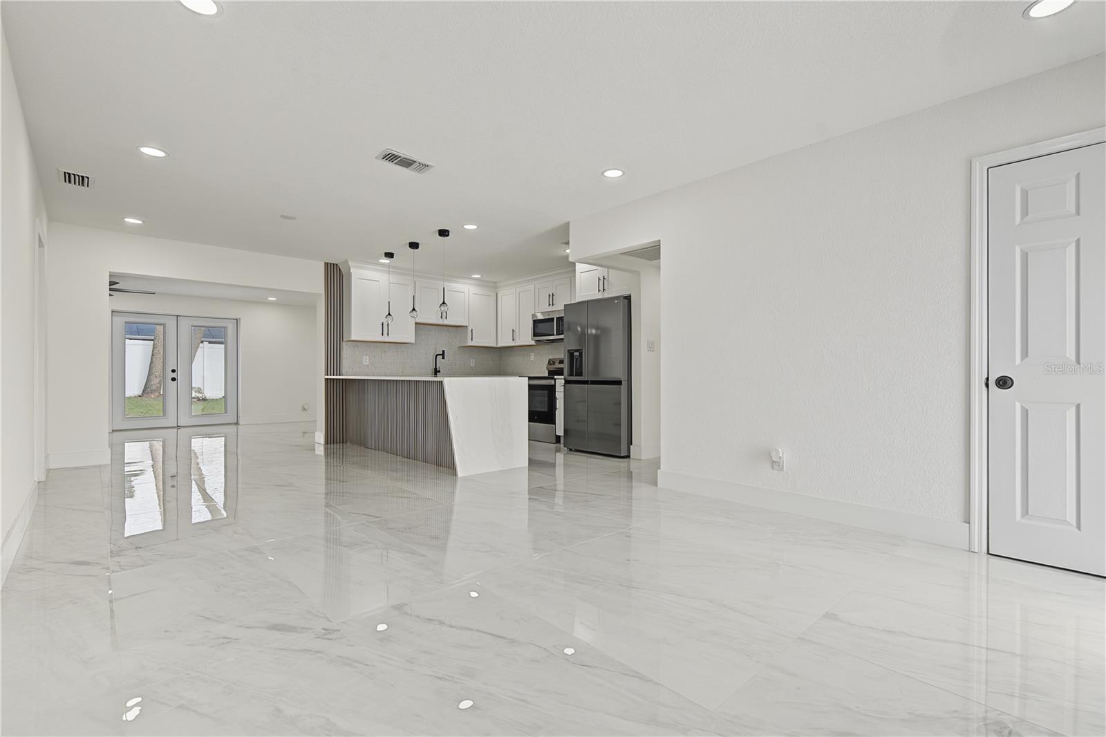 Single Family Residence at 5007 SHETLAND AVE, TAMPA, photo 8 of 35
