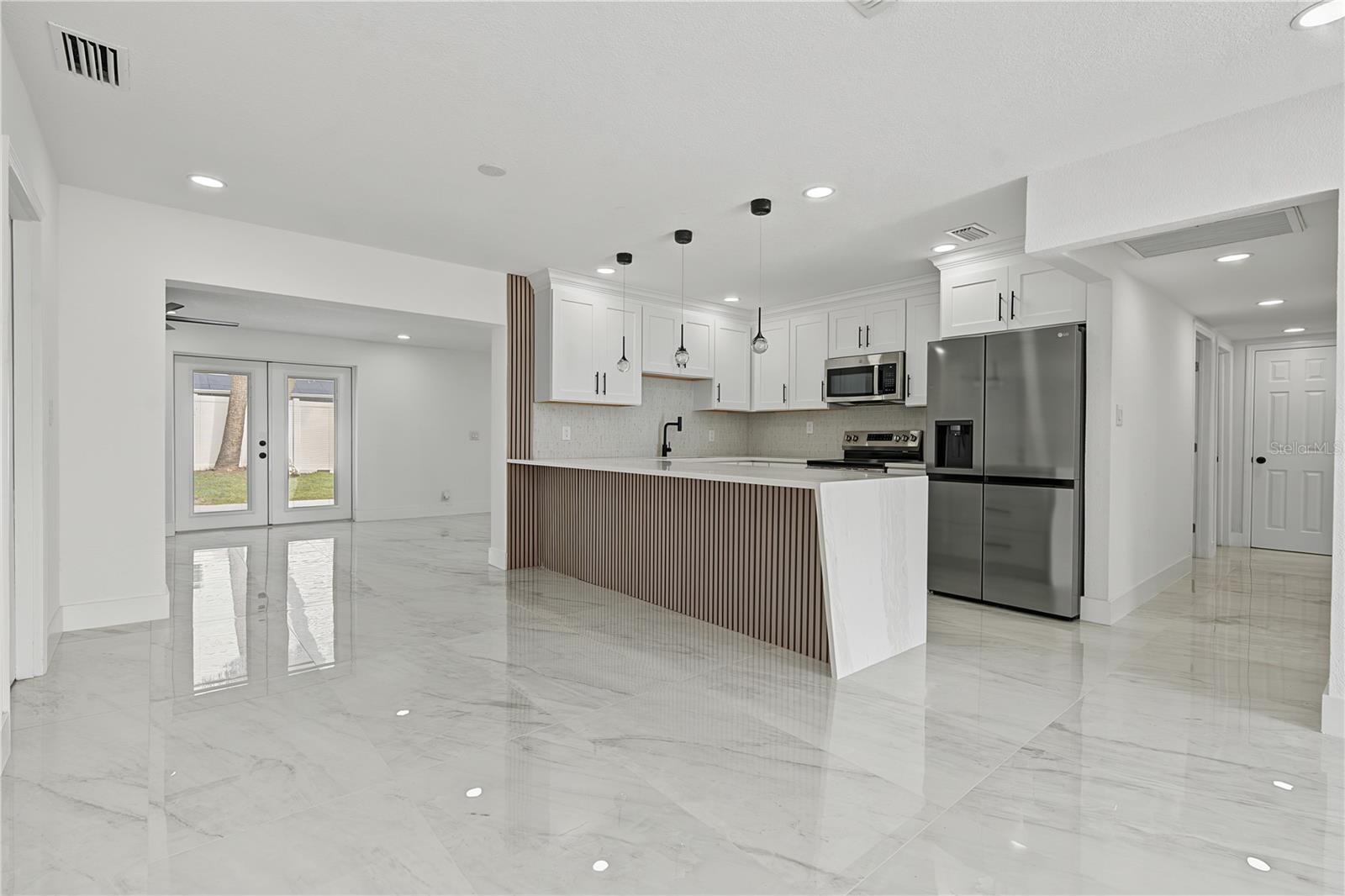 Single Family Residence at 5007 SHETLAND AVE, TAMPA, photo 11 of 35