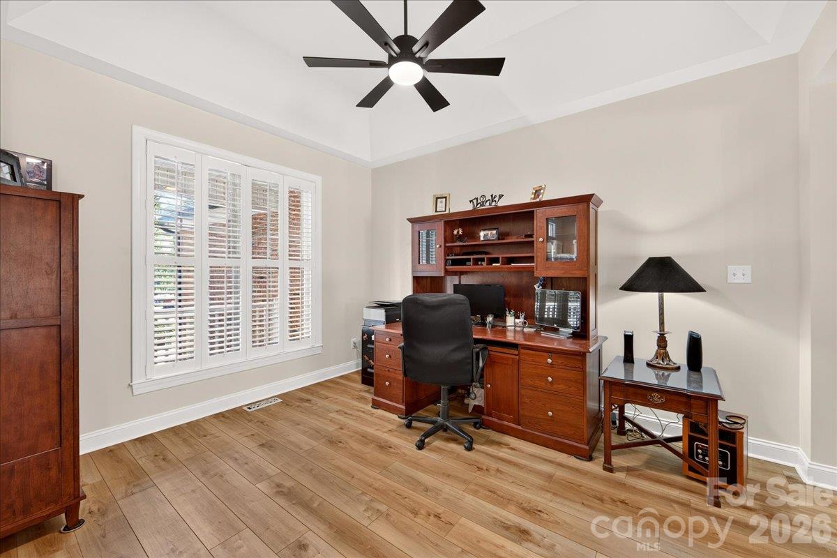 Single Family Residence at 40255 Falconcrest Lane, New London, photo 6 of 28