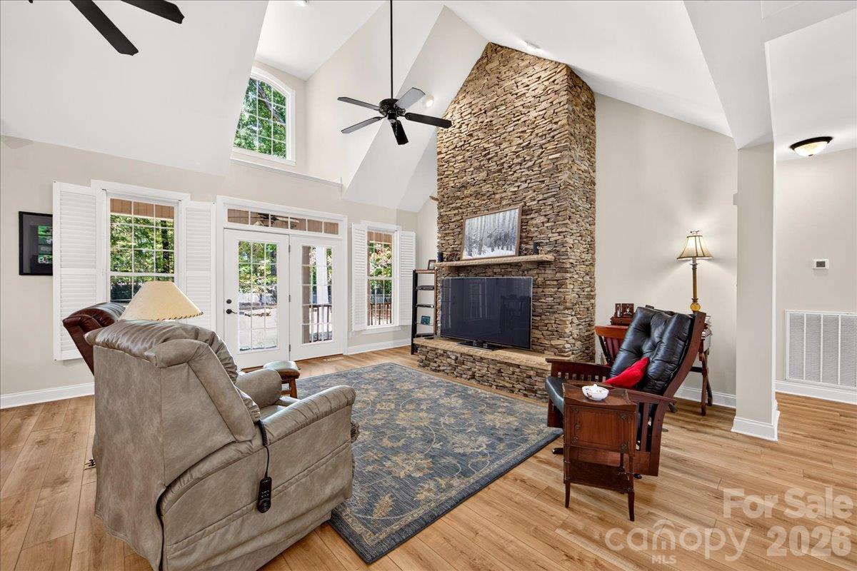 Single Family Residence at 40255 Falconcrest Lane, New London, photo 8 of 28