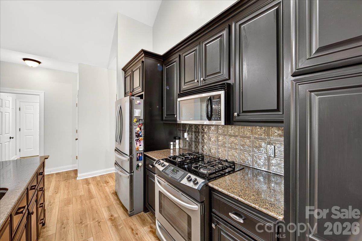 Single Family Residence at 40255 Falconcrest Lane, New London, photo 11 of 28