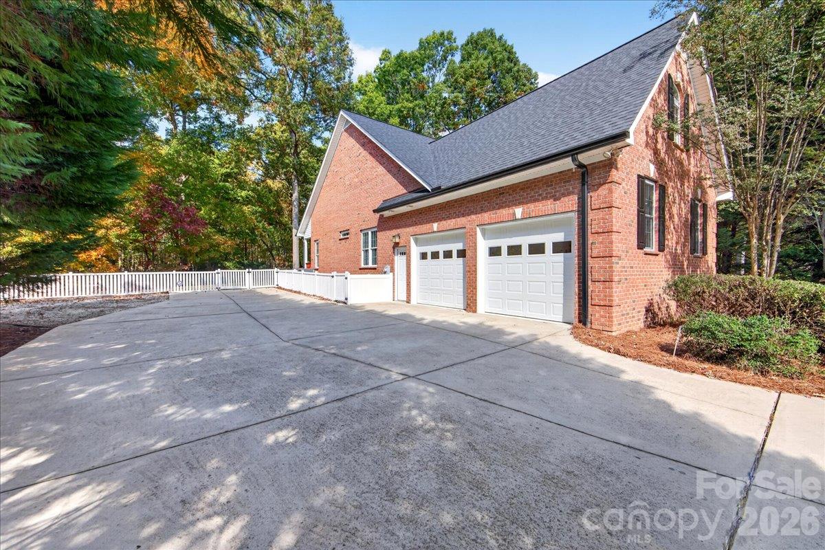 Single Family Residence at 40255 Falconcrest Lane, New London, photo 23 of 28