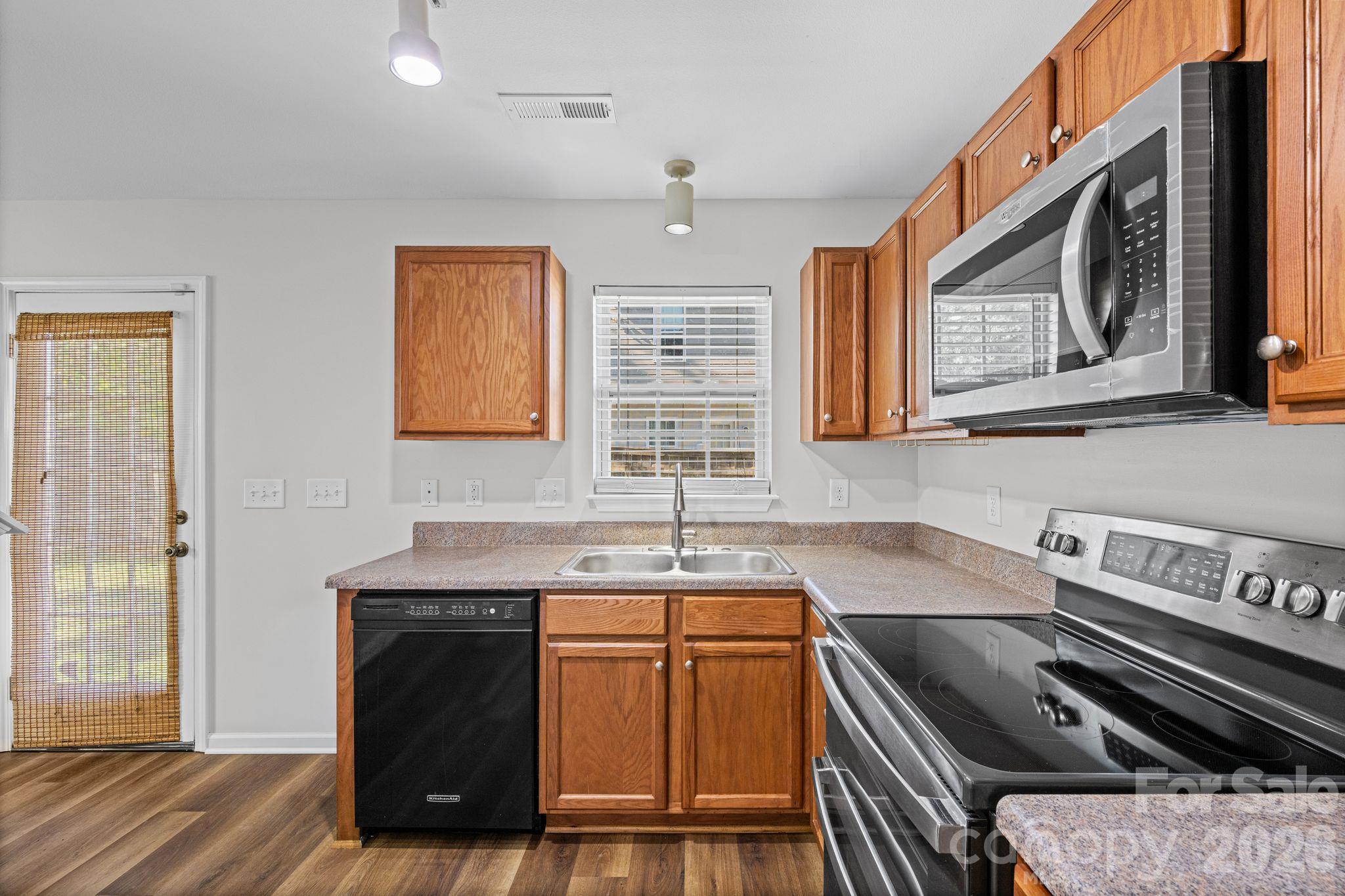 Single Family Residence at 1491 Wakefield Farm Lane, Kernersville, photo 16 of 46