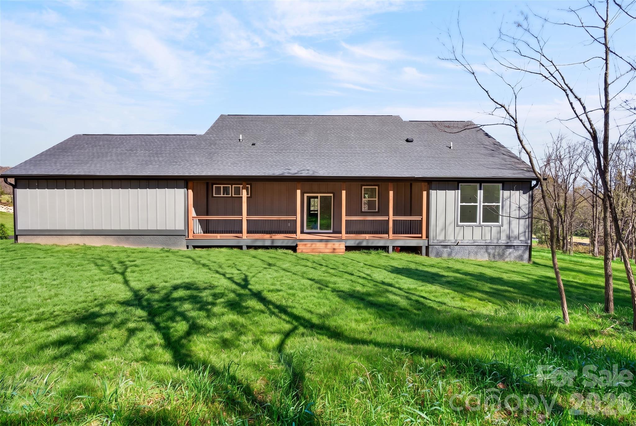 Single Family Residence at 183 Rocky Hill Drive, Hendersonville, photo 3 of 34