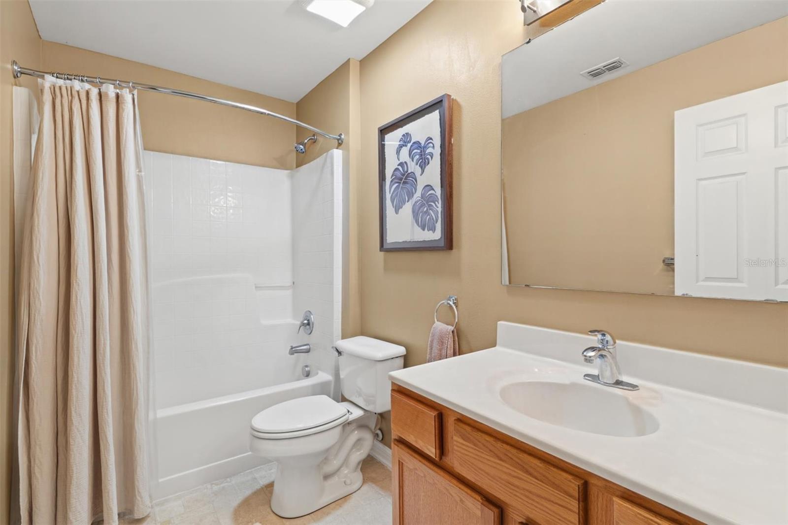 Guest Bathroom - Tub with Shower - 6052 KALEY DR, WINTER HAVEN