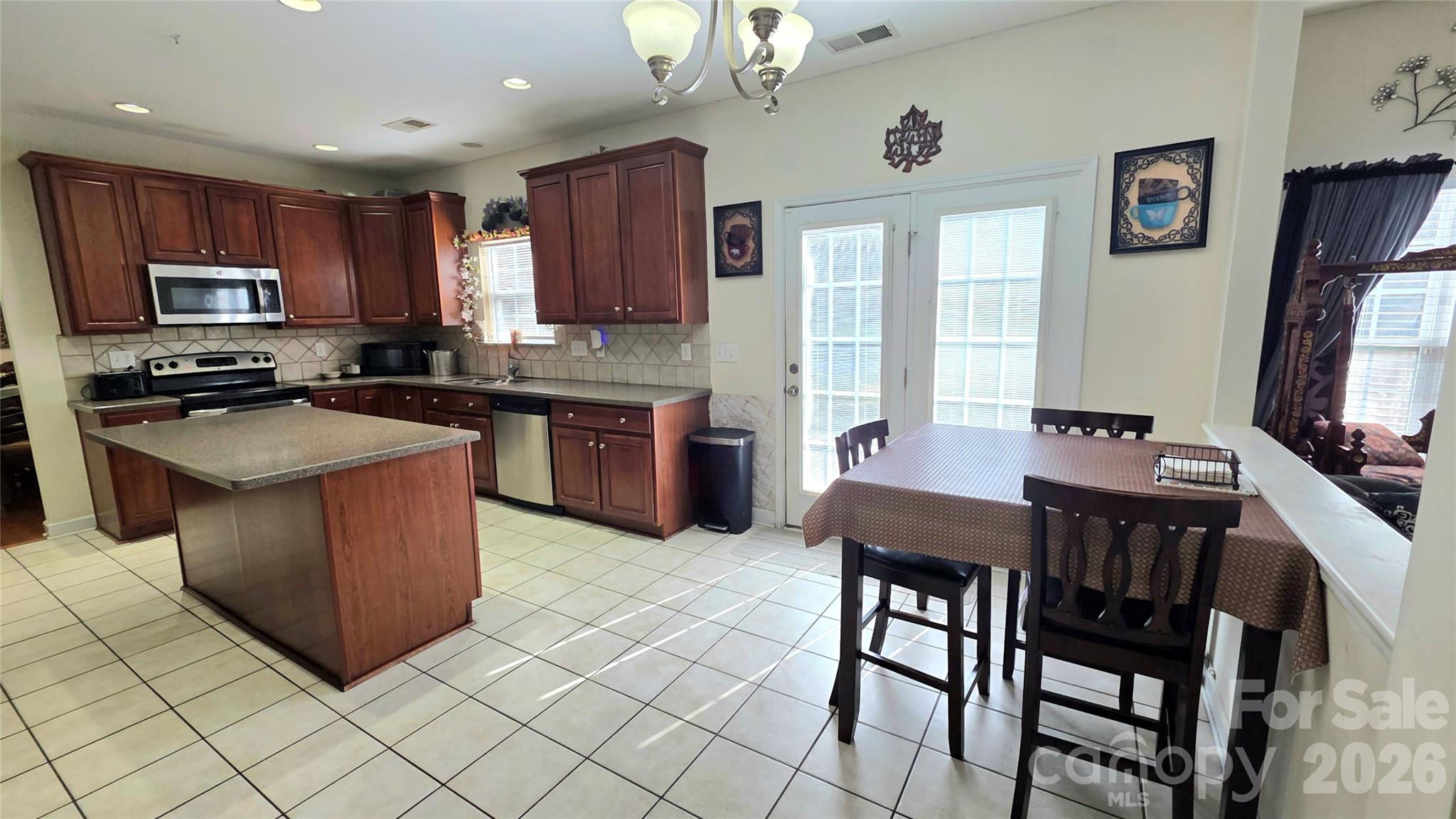 Single Family Residence at 4807 Annelise Drive, Harrisburg, photo 15 of 38