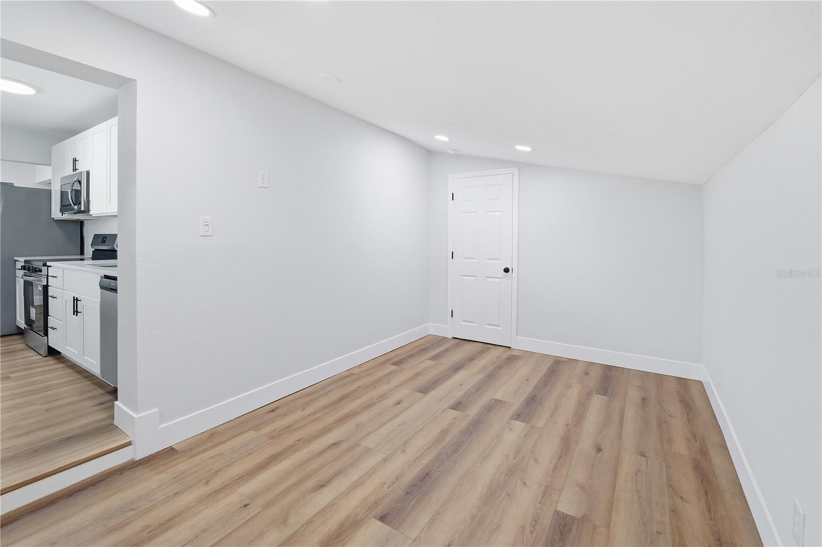 Single Family Residence at 705 E ESKIMO AVE, TAMPA, photo 6 of 20