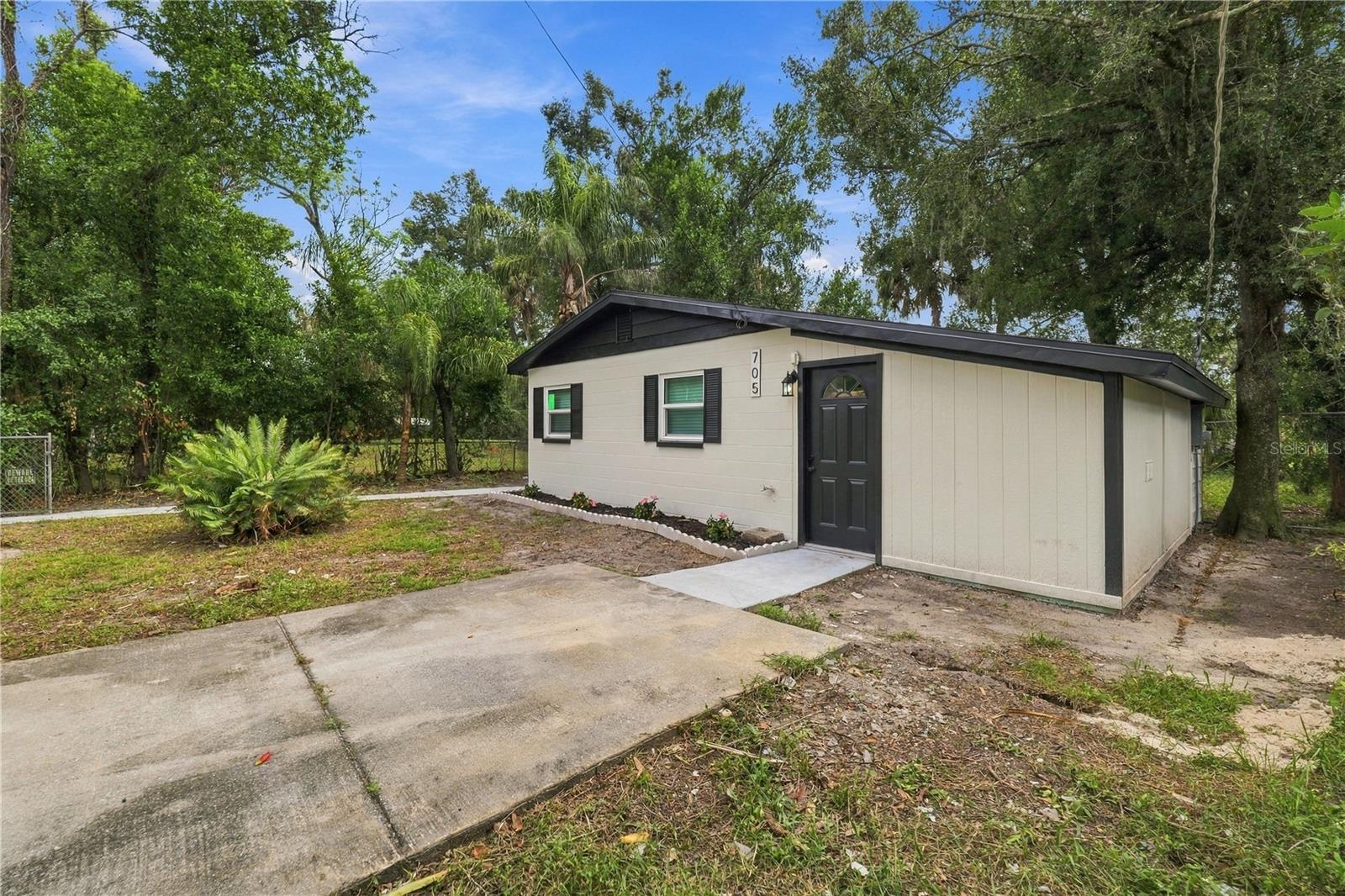 Single Family Residence at 705 E ESKIMO AVE, TAMPA, photo 18 of 20