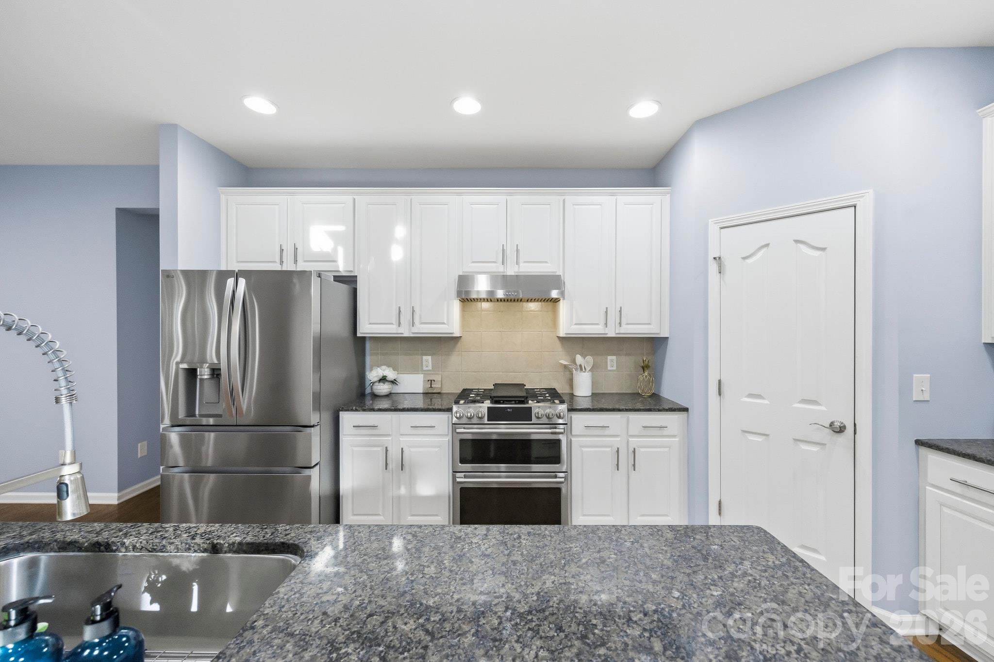 Single Family Residence at 4008 Chasebrook Lane, Waxhaw, photo 9 of 47