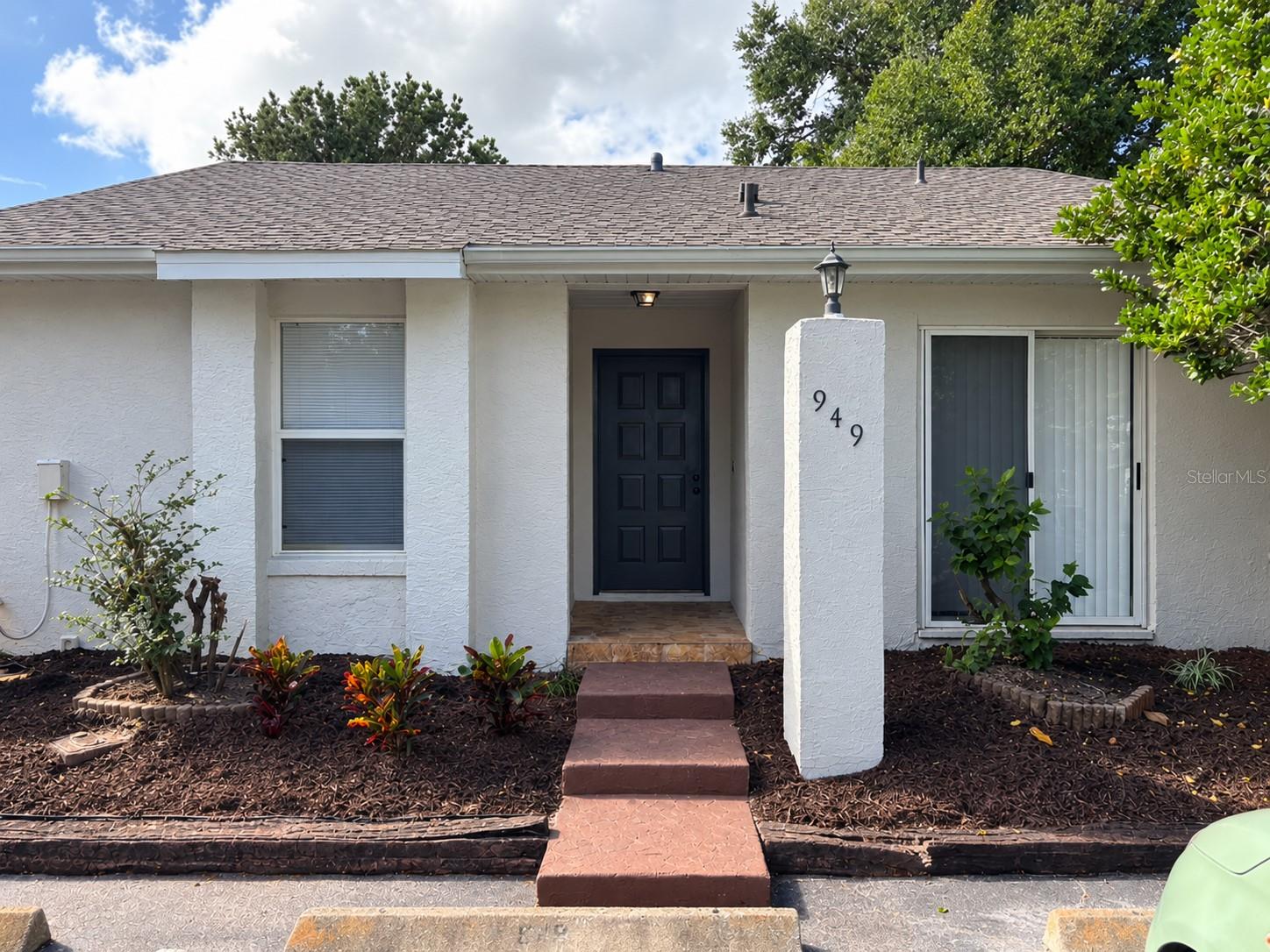 949 PEBBLE CREEK CIR