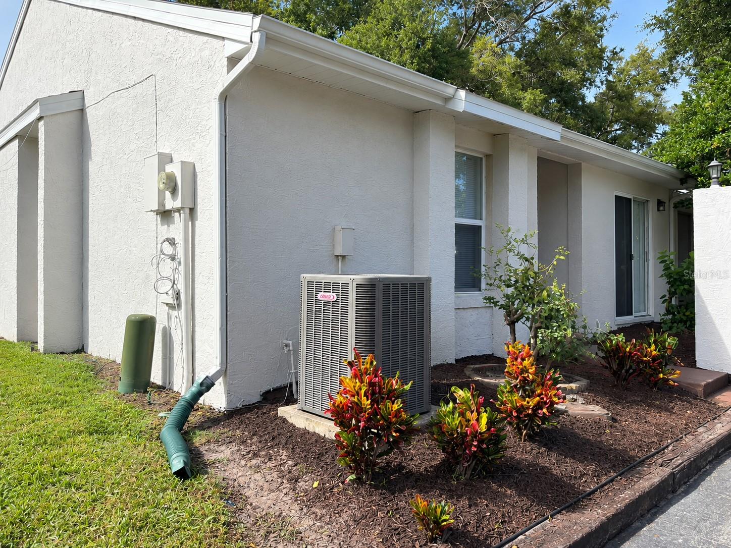 Townhouse at 949 PEBBLE CREEK CIR, ORLANDO, photo 3 of 21