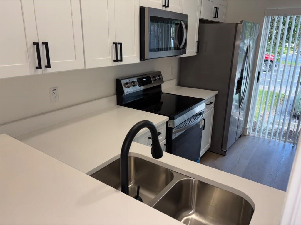 Townhouse at 949 PEBBLE CREEK CIR, ORLANDO, photo 5 of 21