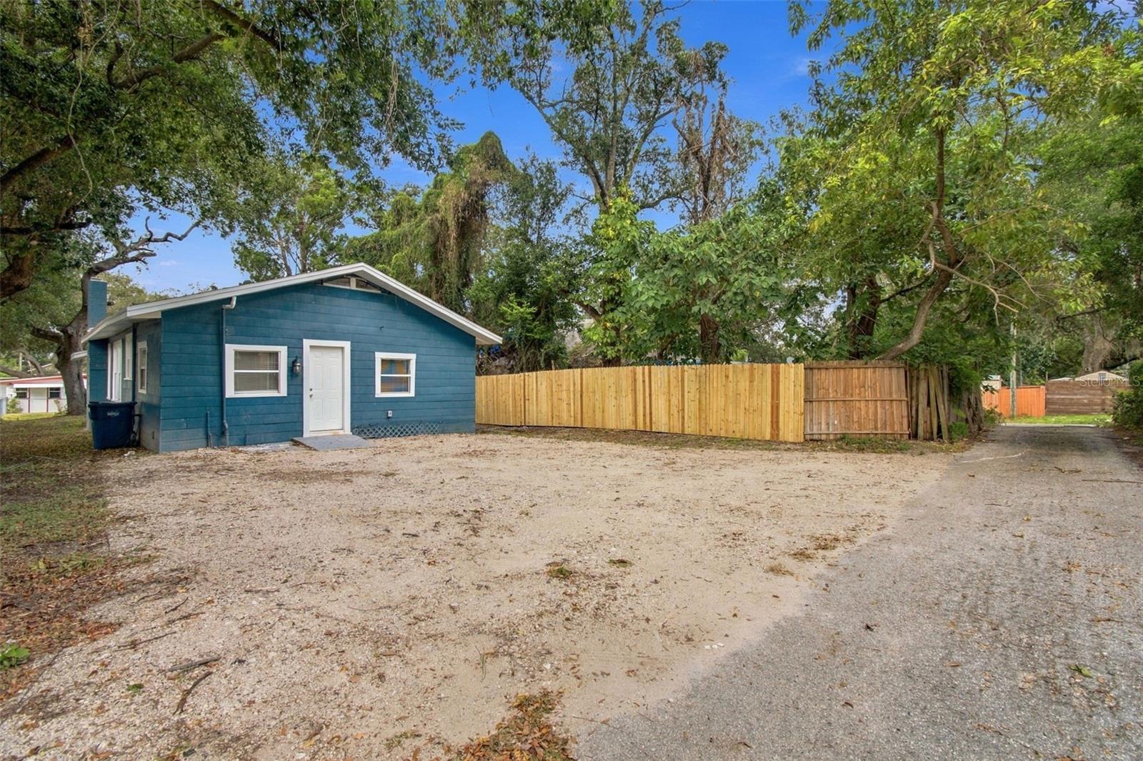 Lot of Parking Space - 1225 E OSBORNE AVE, TAMPA