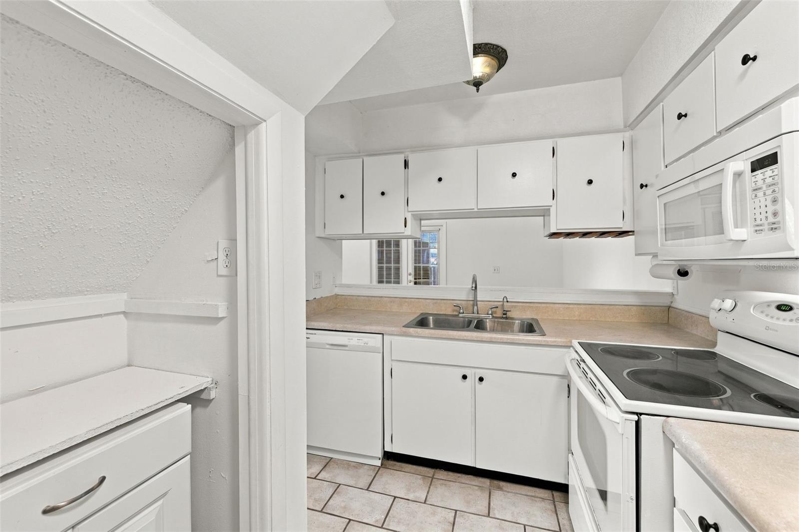 Townhouse at 1896 CLEARBROOKE DR, CLEARWATER, photo 11 of 29