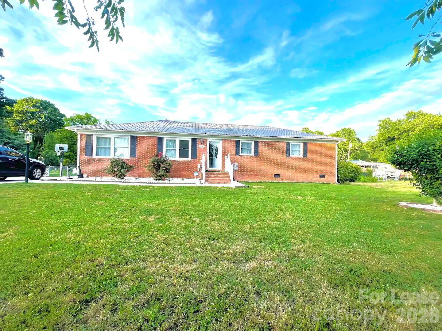 Single Family Residence at 3117 Smith Farm Road, Matthews, photo 3 of 29