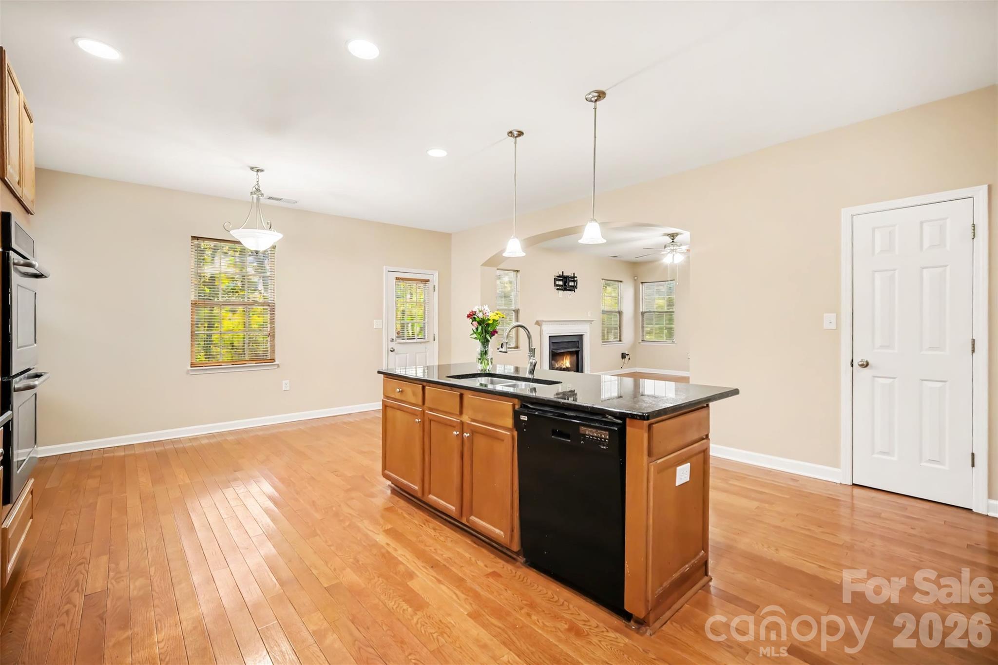 Large kitchen island - 1364 Bottle Brush Lane, Harrisburg