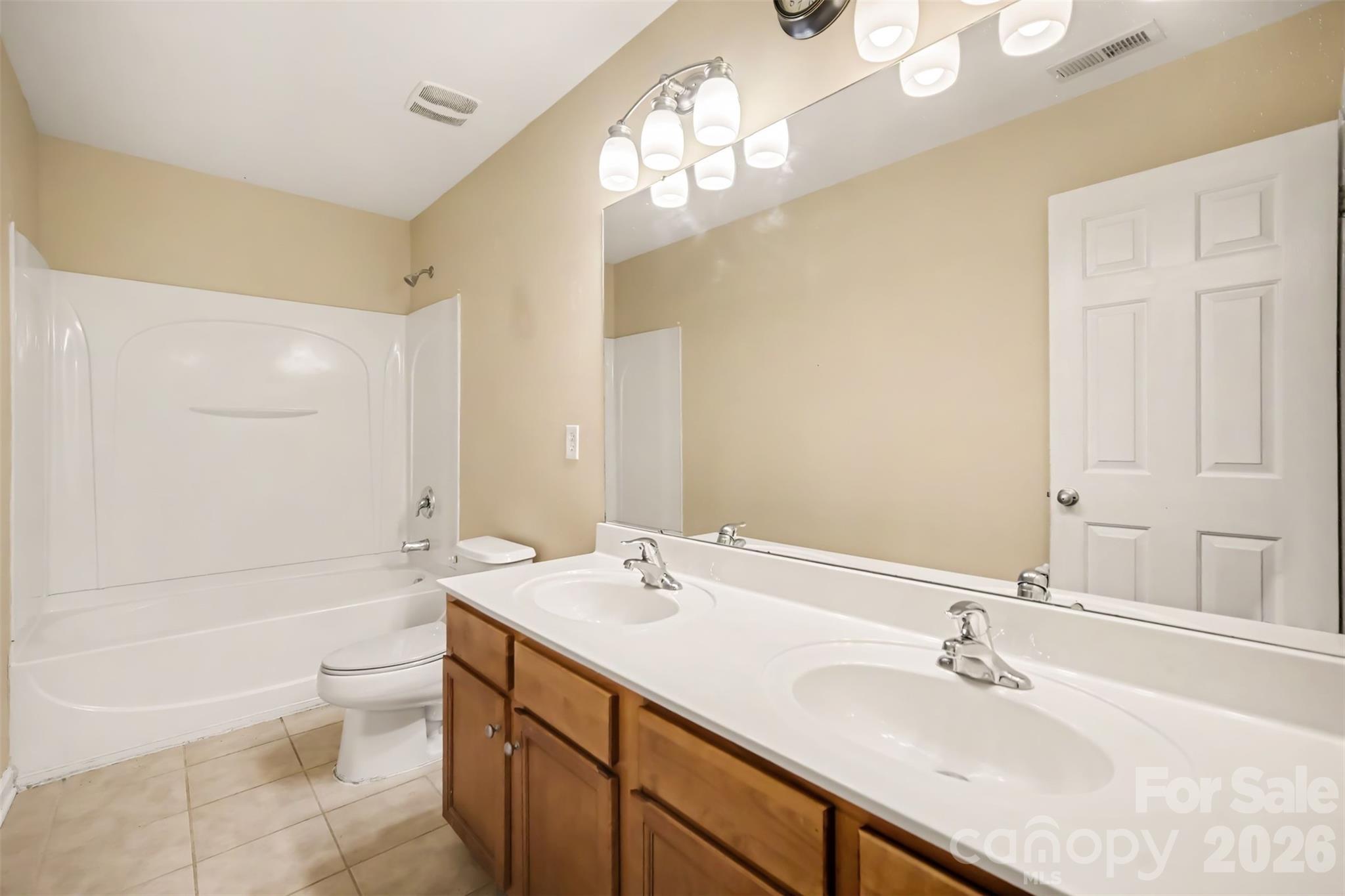 2nd floor full bathroom - 1364 Bottle Brush Lane, Harrisburg