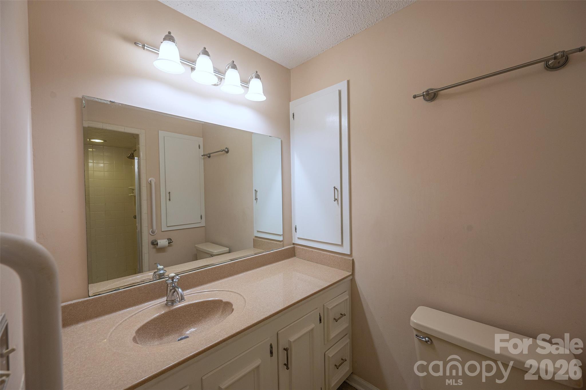 Primary en-suite bath - 1440 Barbara Drive, Cherryville