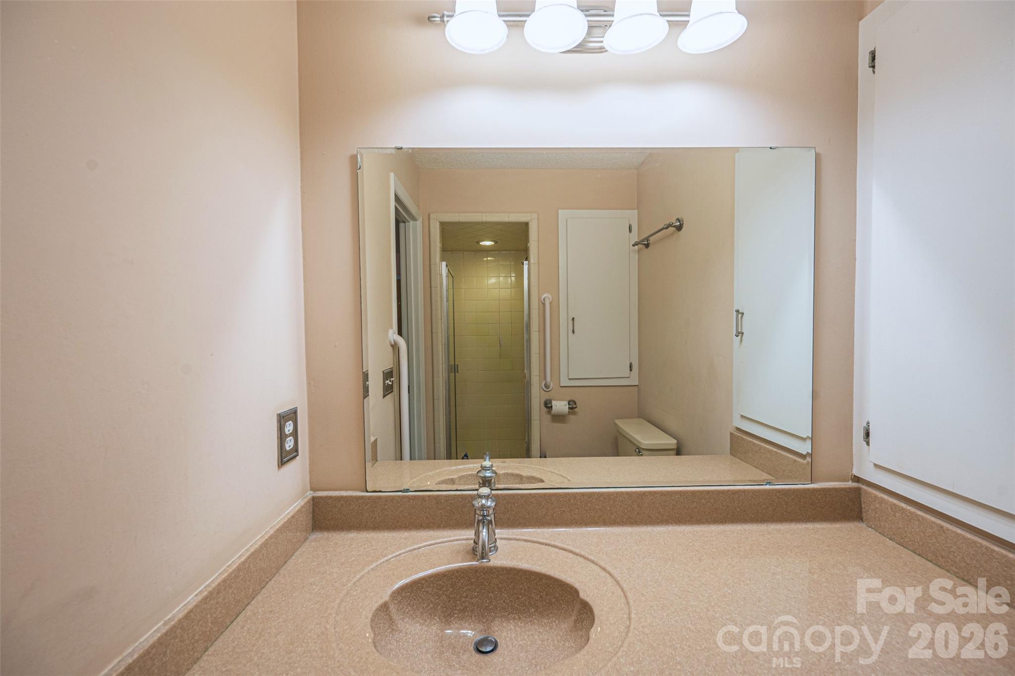 Primary en-suite bath - 1440 Barbara Drive, Cherryville