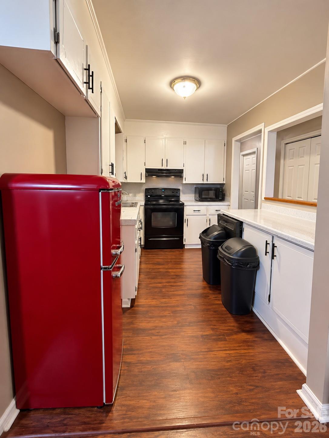 Single Family Residence at 131 Windswept Drive, Marion, photo 4 of 16