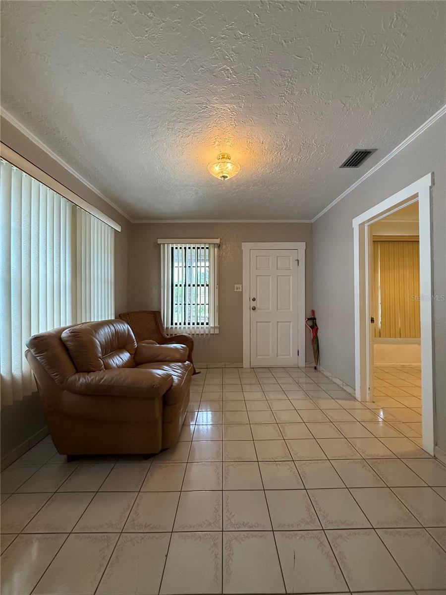 Single Family Residence at 2933 W WALNUT ST, TAMPA, photo 3 of 22