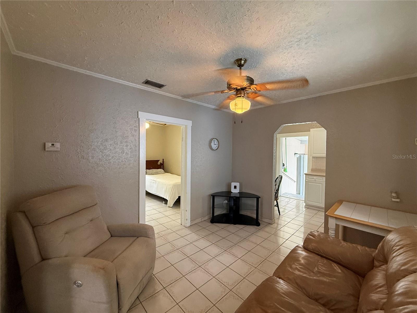 Single Family Residence at 2933 W WALNUT ST, TAMPA, photo 6 of 22