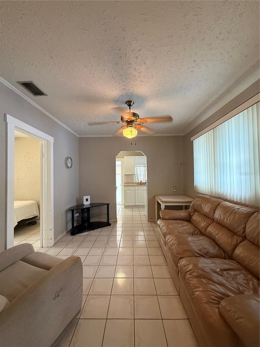Single Family Residence at 2933 W WALNUT ST, TAMPA, photo 7 of 22