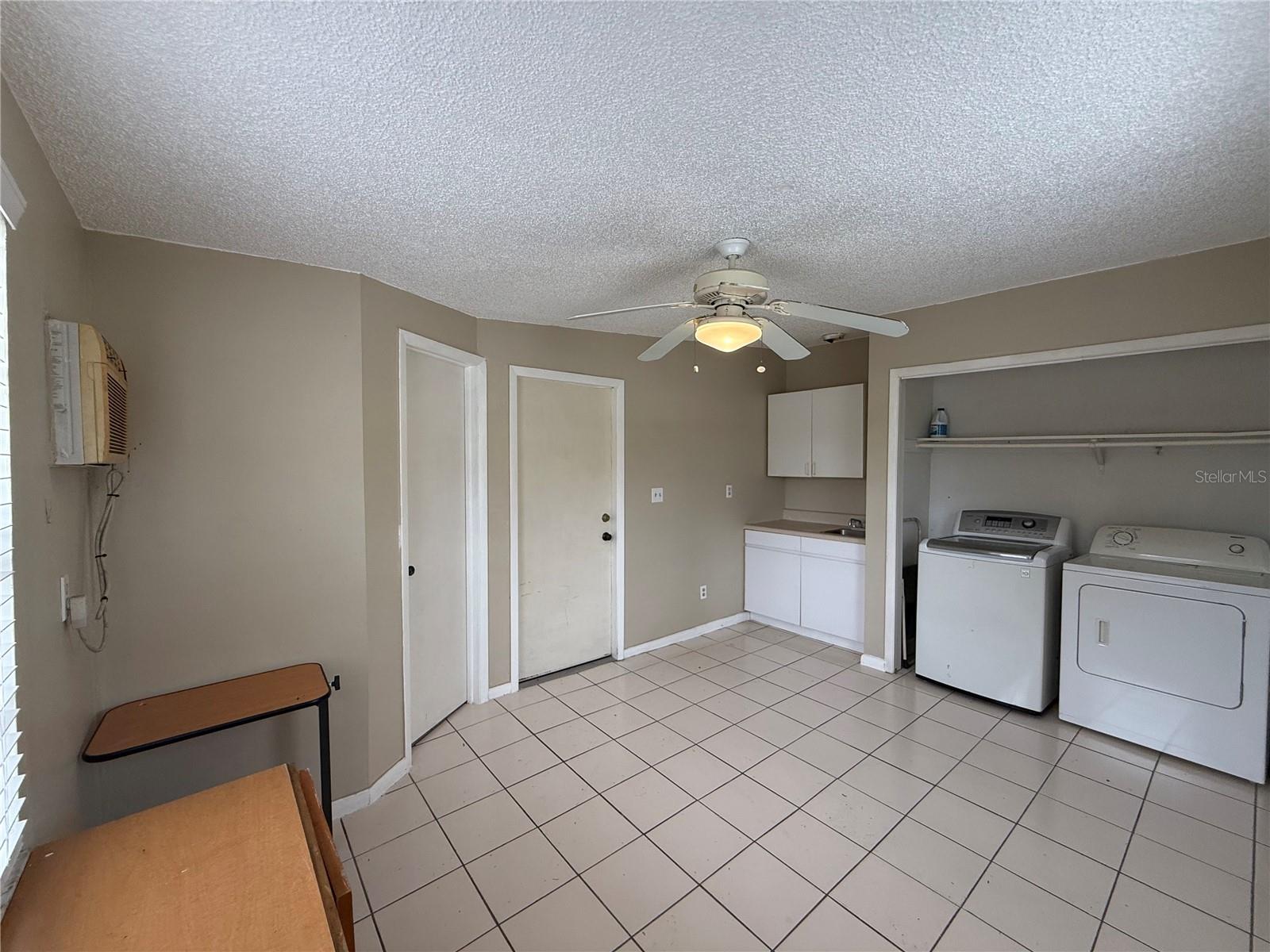 Single Family Residence at 2933 W WALNUT ST, TAMPA, photo 17 of 22