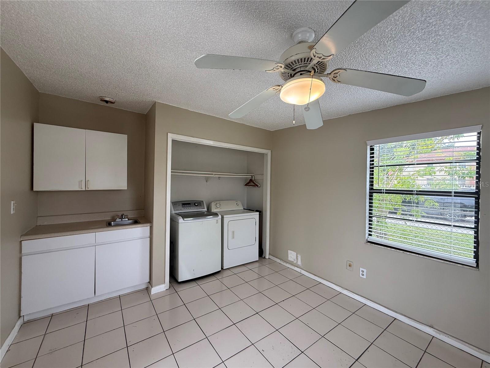 Single Family Residence at 2933 W WALNUT ST, TAMPA, photo 19 of 22