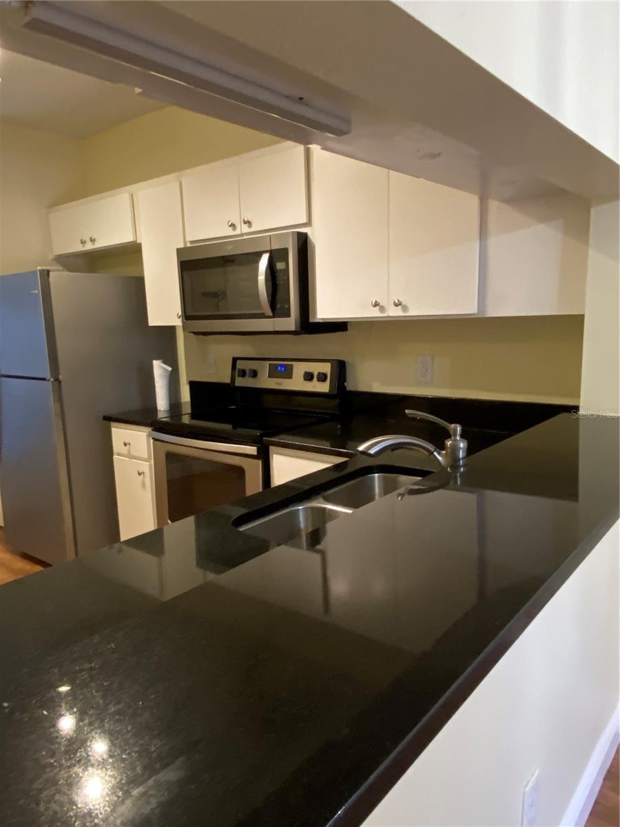 Townhouse at 6006 BAYSIDE KEY DR NE #6006, TAMPA, photo 5 of 16