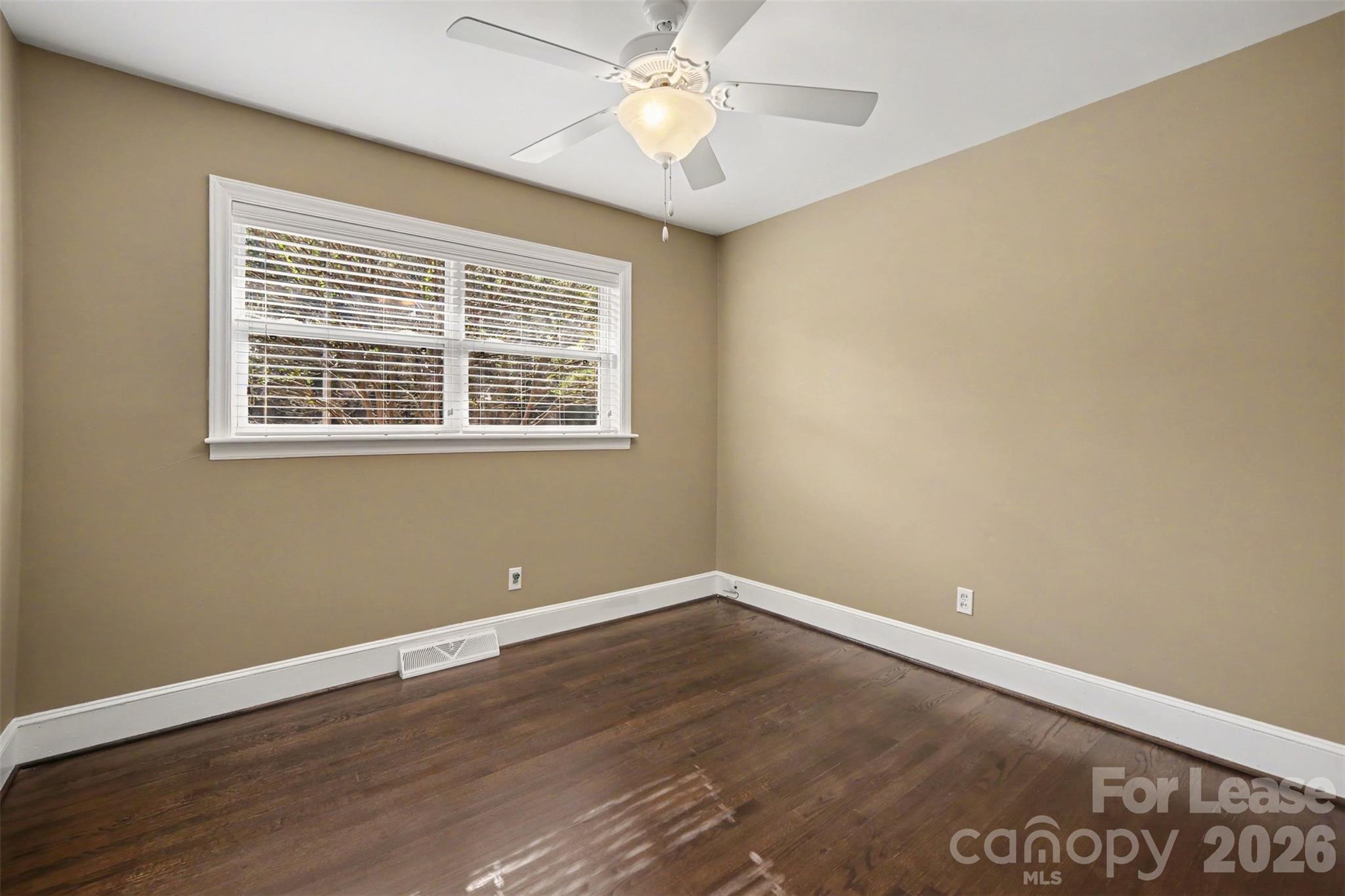 Single Family Residence at 4812 Yardley Place, Charlotte, photo 10 of 17
