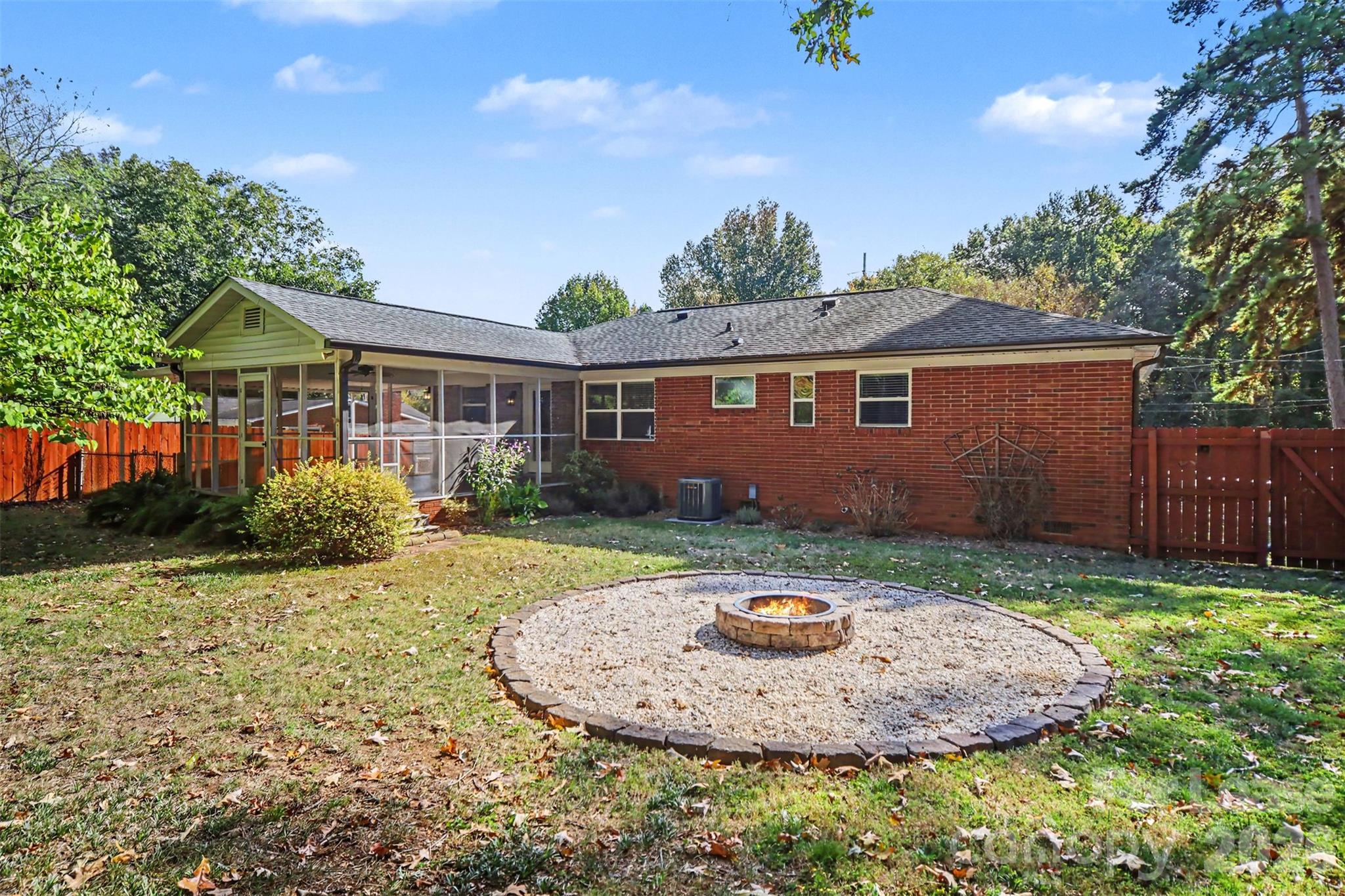 Single Family Residence at 4812 Yardley Place, Charlotte, photo 15 of 17