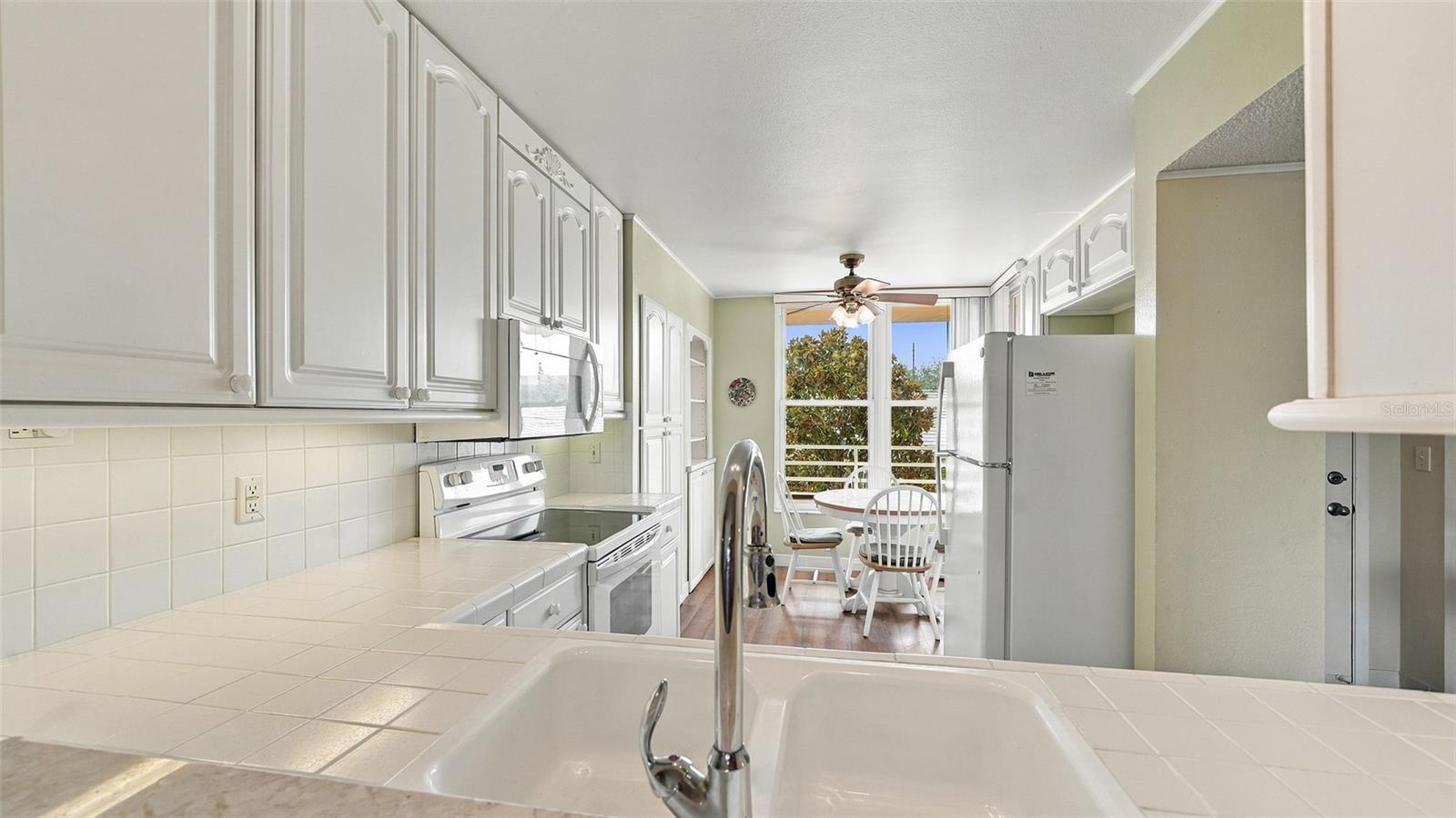 Kitchen - 4550 PINEBROOK CIR #203, BRADENTON