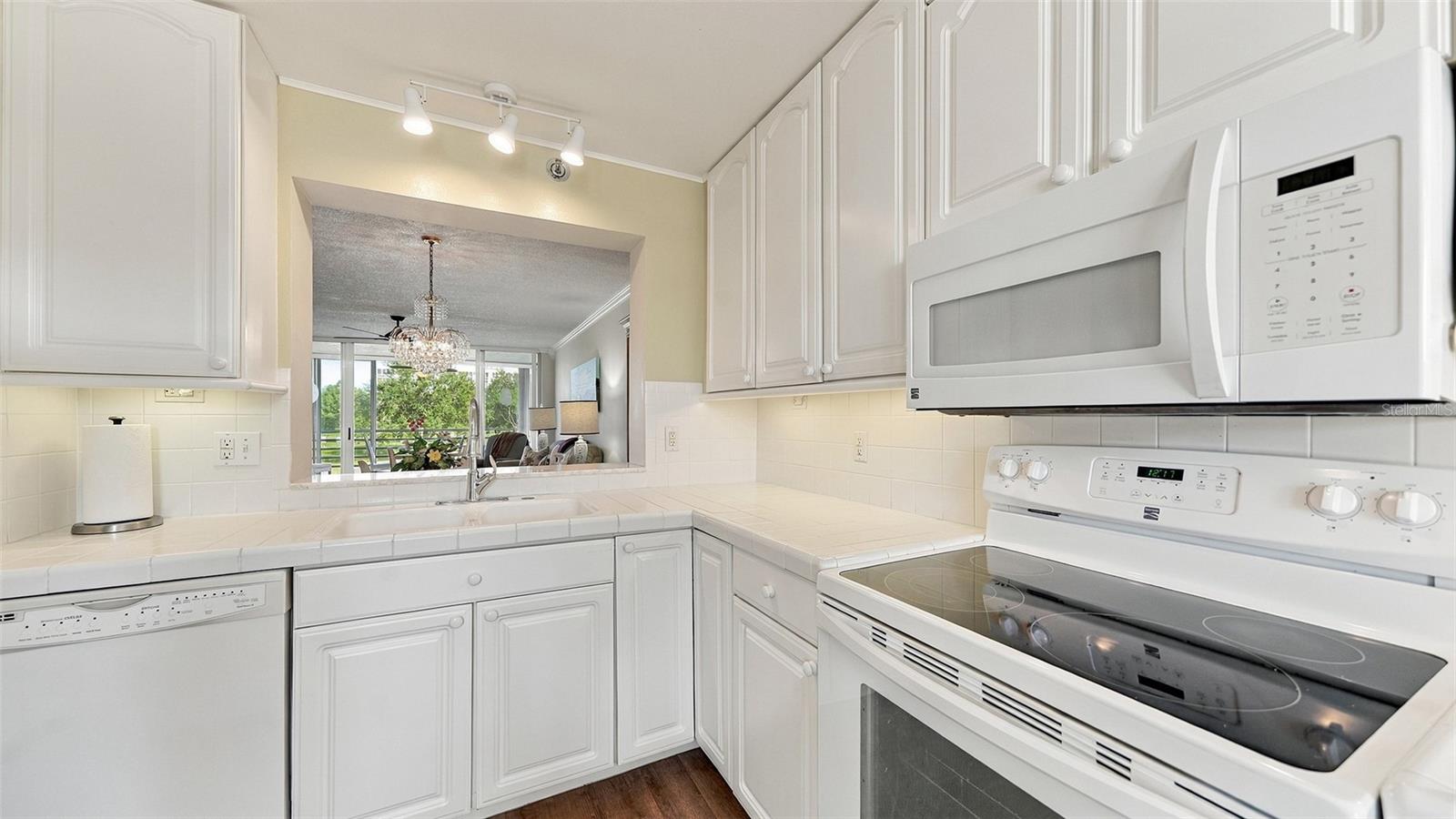 Kitchen - 4550 PINEBROOK CIR #203, BRADENTON