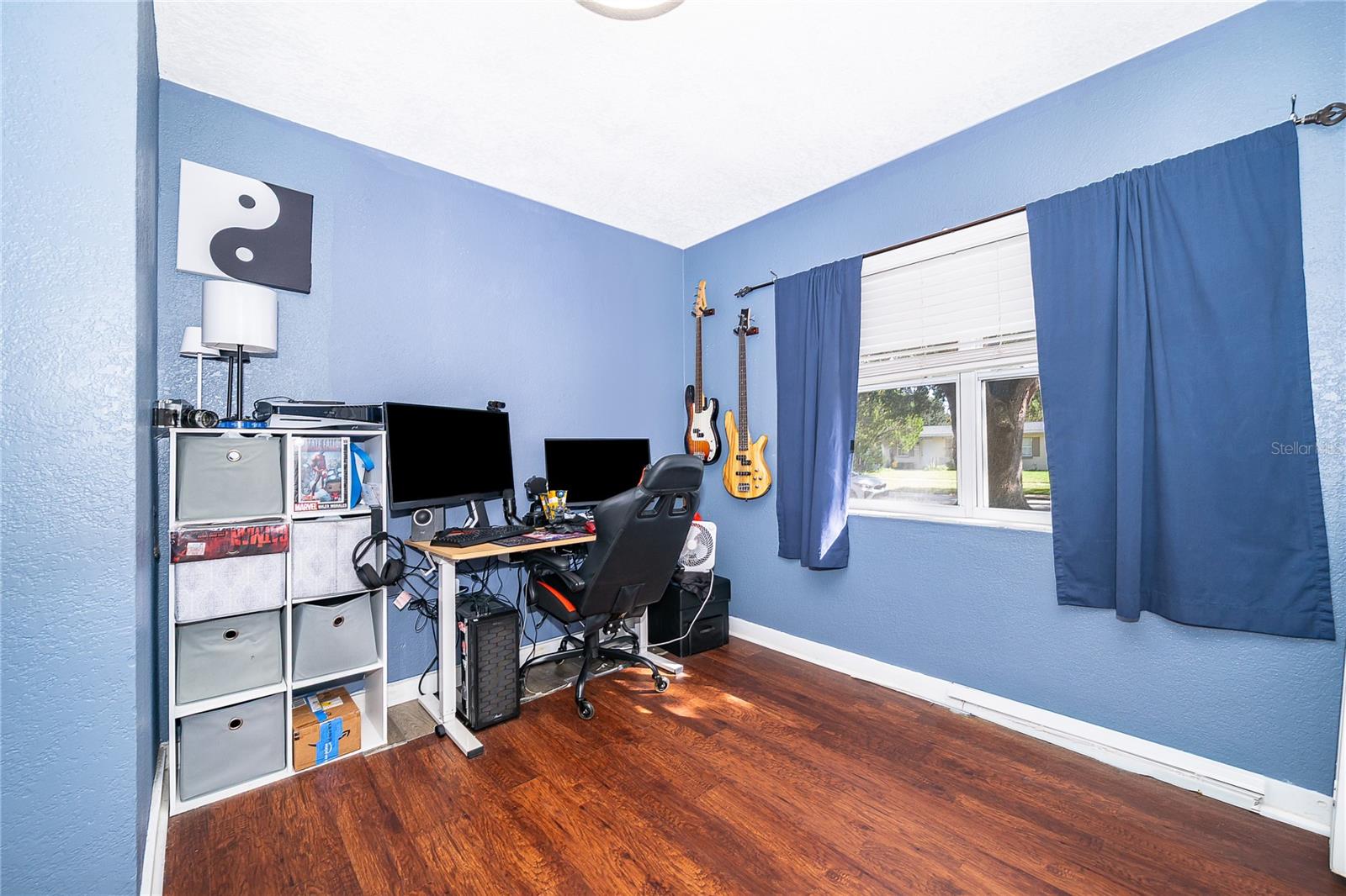 Need a dedicated workspace? This versatile room offers a great setup for a home office, study, or creative space. - 800 DORADO AVE, ORLANDO