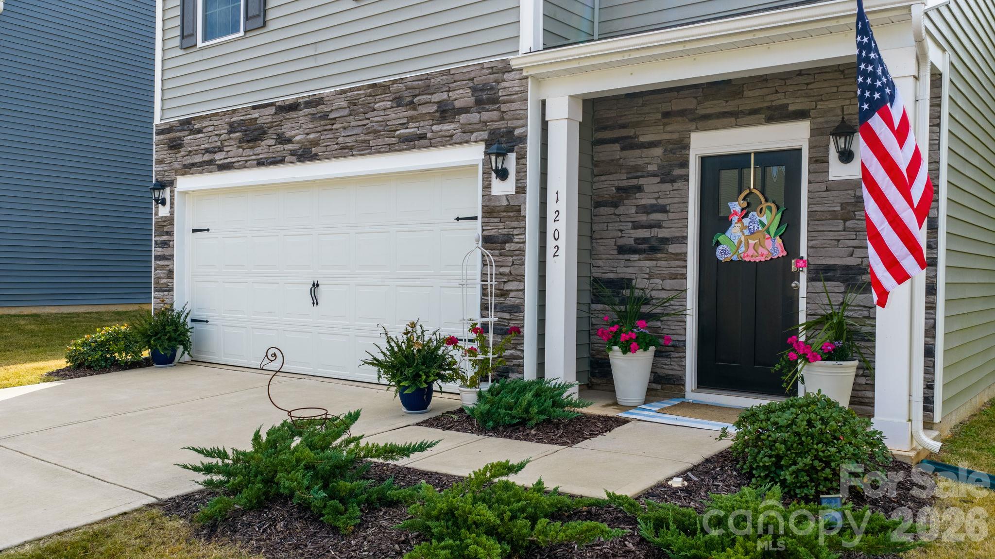 Single Family Residence at 1202 37th Avenue Lane NE, Hickory, photo 3 of 36
