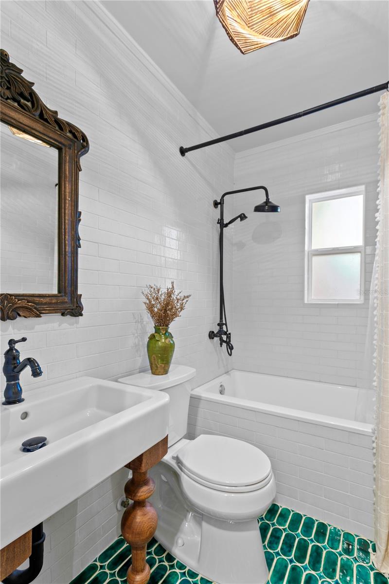 Single Family Residence at 6916 N 20TH ST, TAMPA, photo 11 of 36