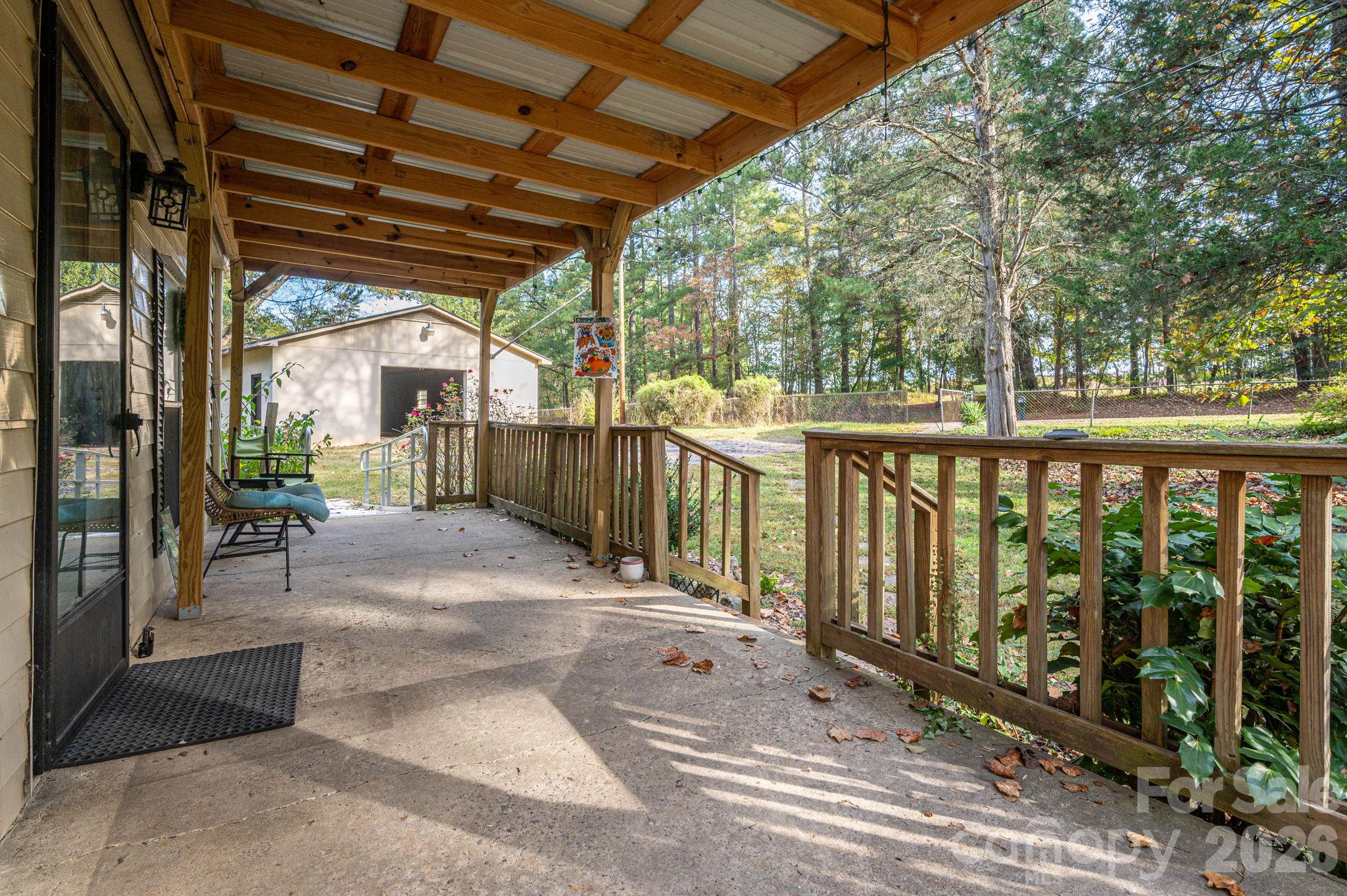 Single Family Residence at 343 Carr Drive, Dallas, photo 3 of 24