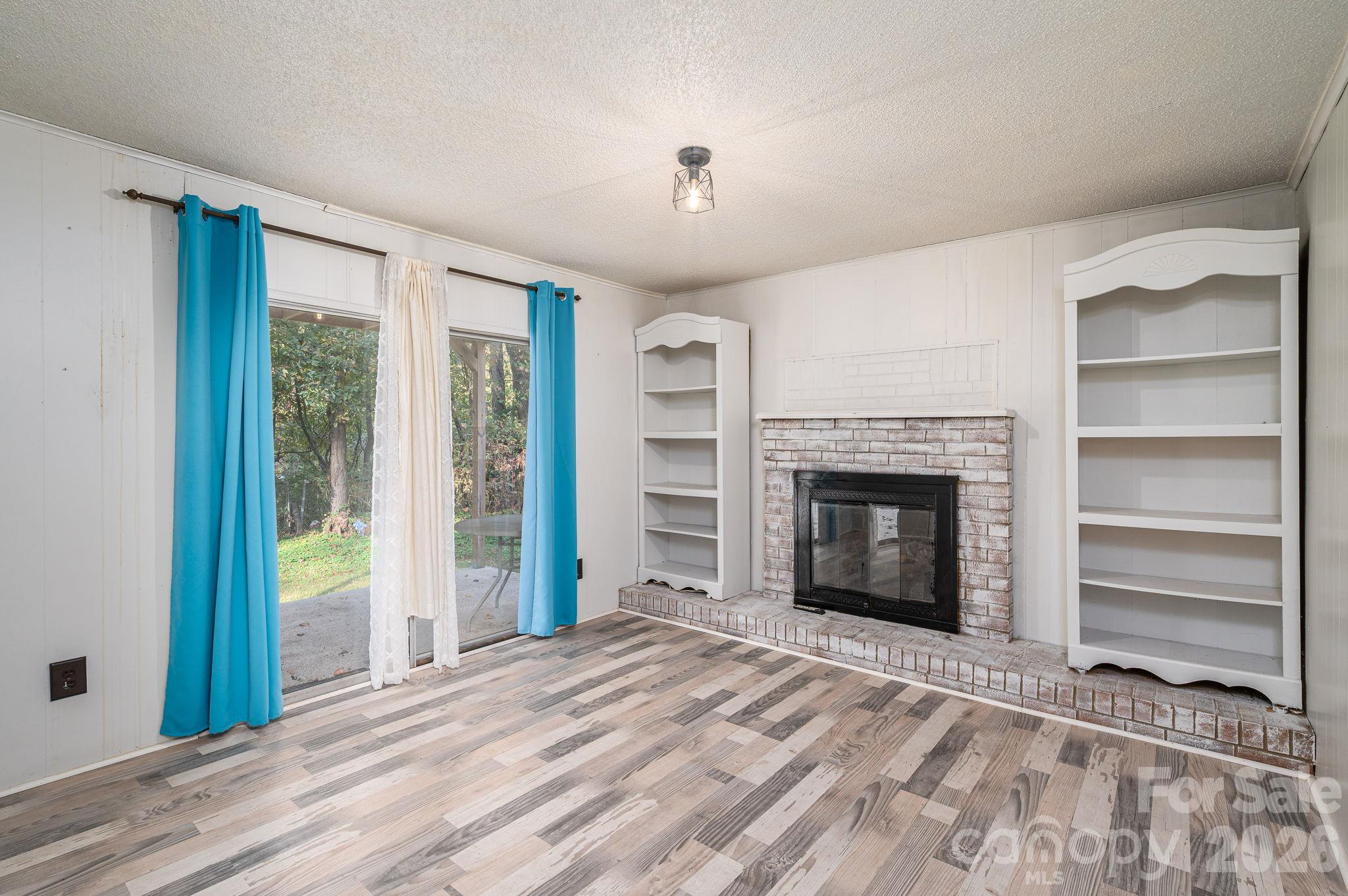 Single Family Residence at 343 Carr Drive, Dallas, photo 7 of 24
