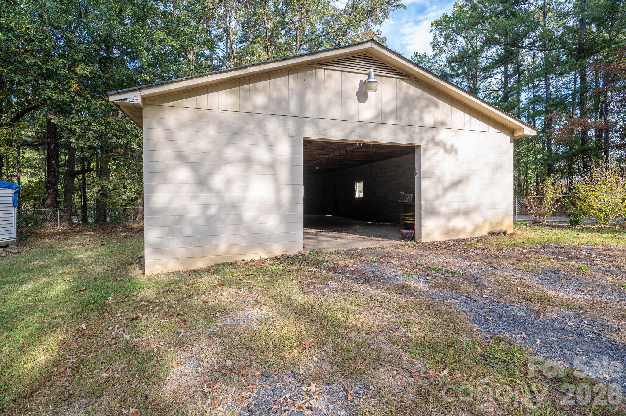 Single Family Residence at 343 Carr Drive, Dallas, photo 17 of 24