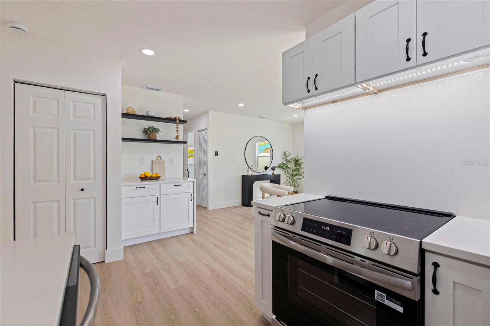 Single Family Residence at 5769 DARTMOUTH AVE N, ST PETERSBURG, photo 13 of 33