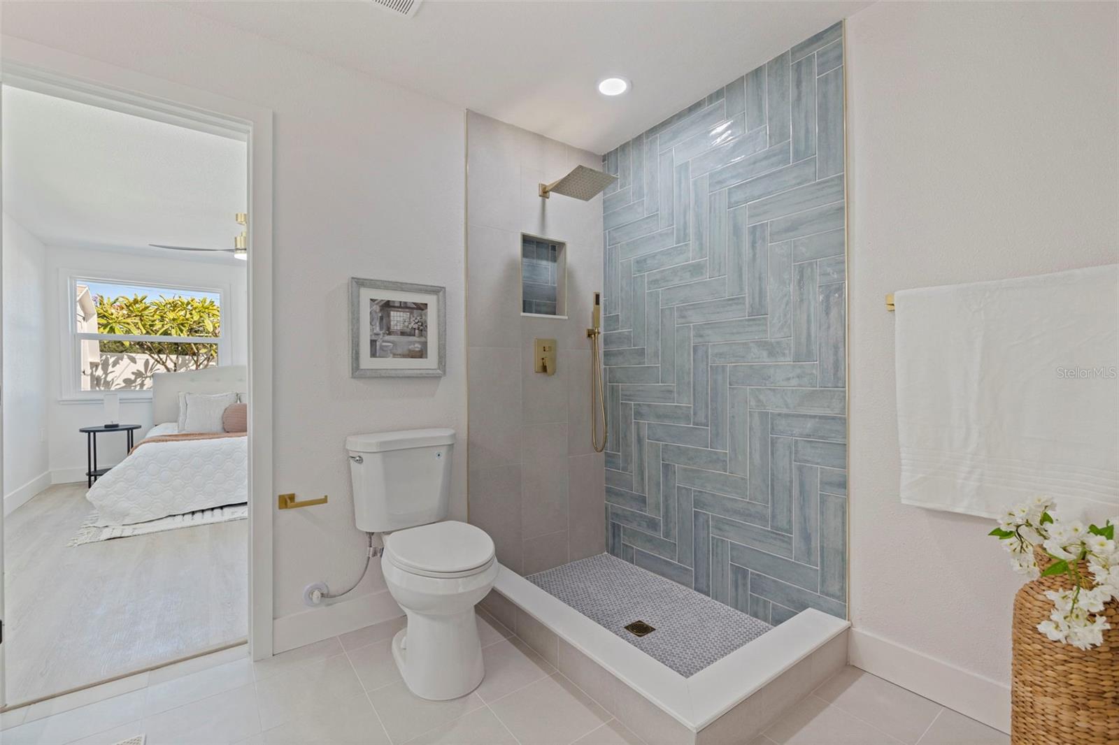 Single Family Residence at 5769 DARTMOUTH AVE N, ST PETERSBURG, photo 18 of 33