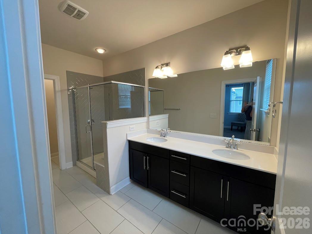 Luxury Ensuite Double bathroom - 3355 Bending Birch Place, Charlotte