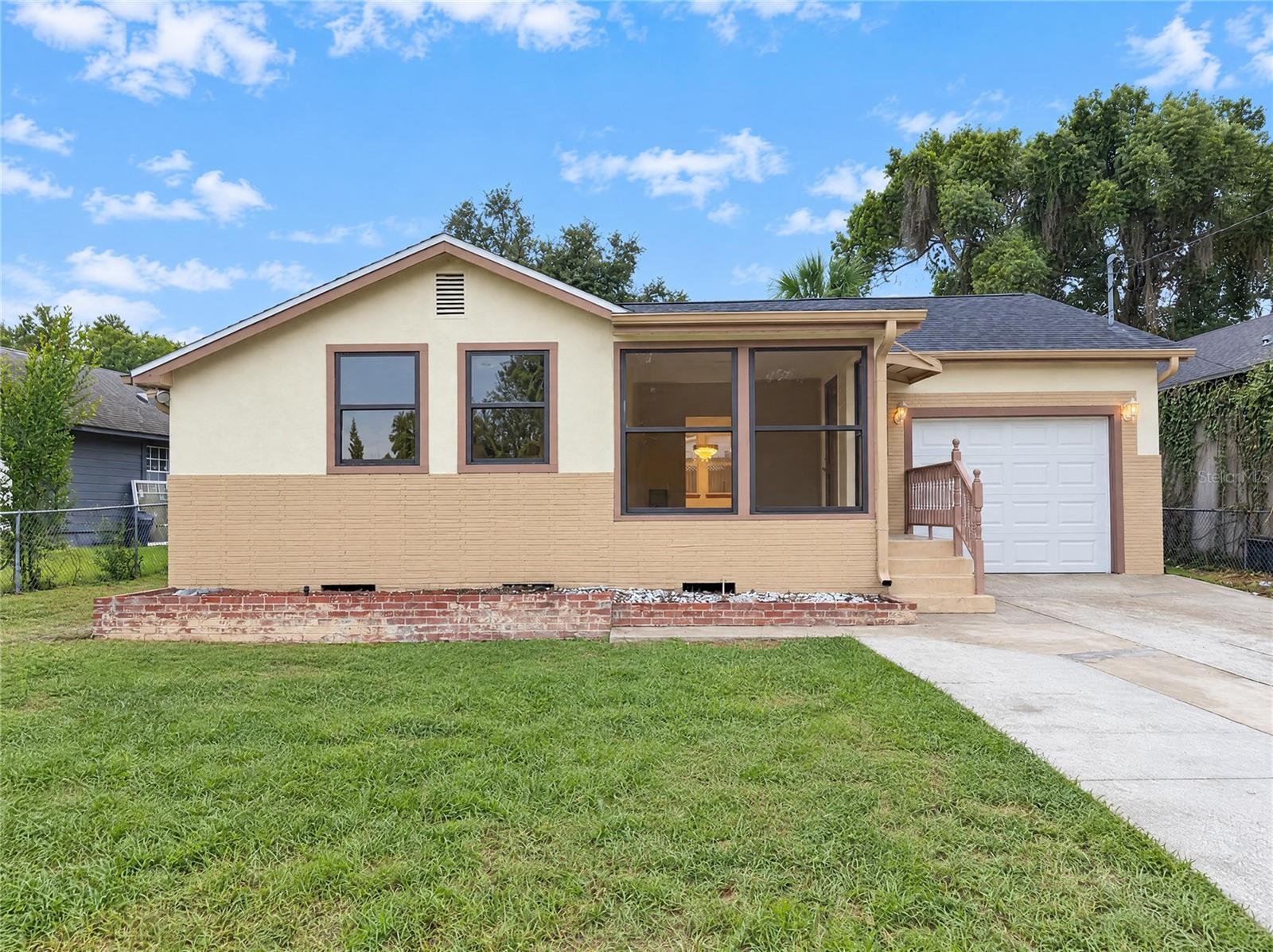 1713 HILLSIDE DR