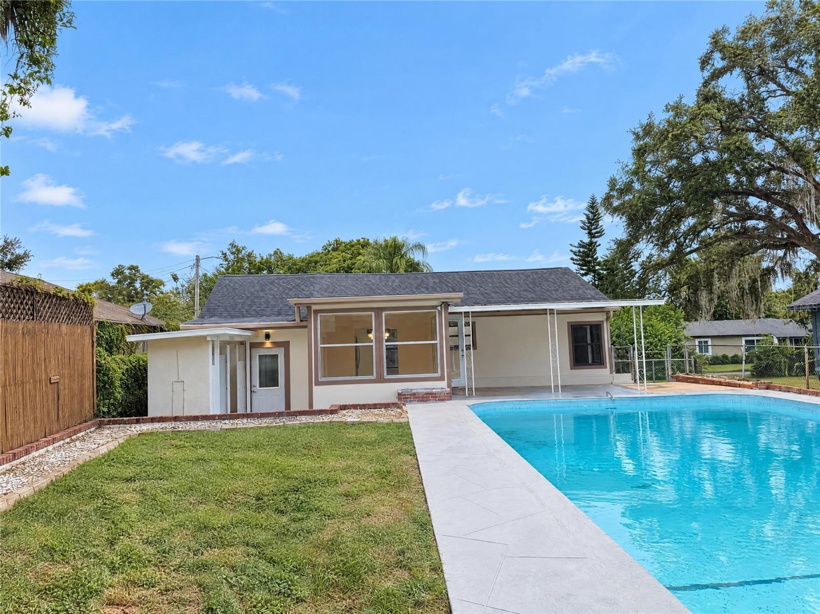 Single Family Residence at 1713 HILLSIDE DR, TAMPA, photo 5 of 23