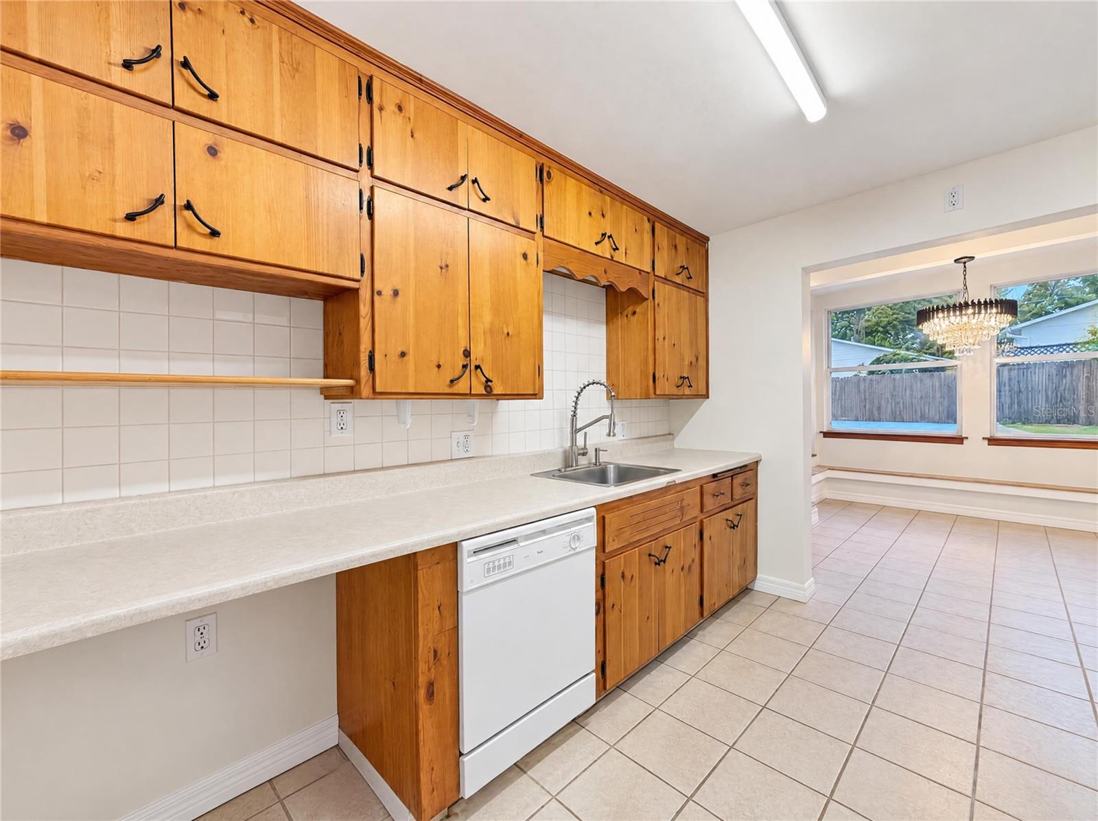 Single Family Residence at 1713 HILLSIDE DR, TAMPA, photo 6 of 23