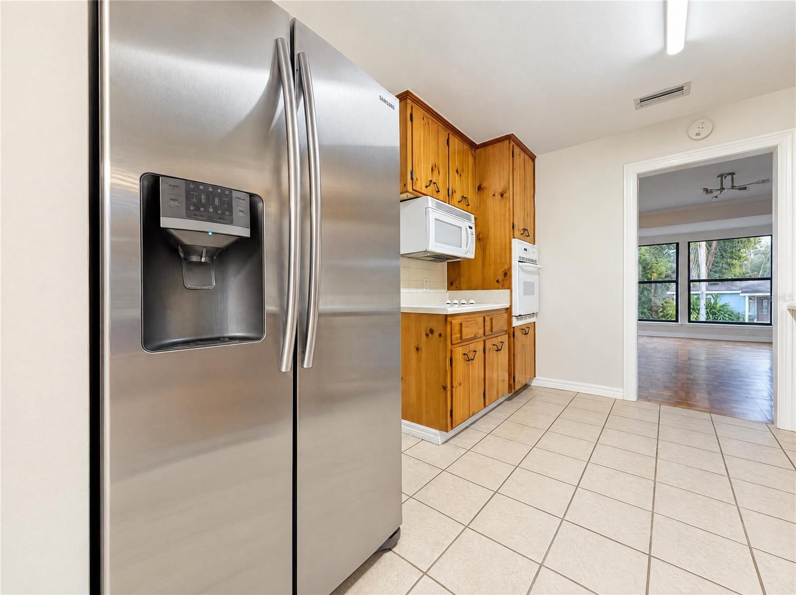 Single Family Residence at 1713 HILLSIDE DR, TAMPA, photo 7 of 23